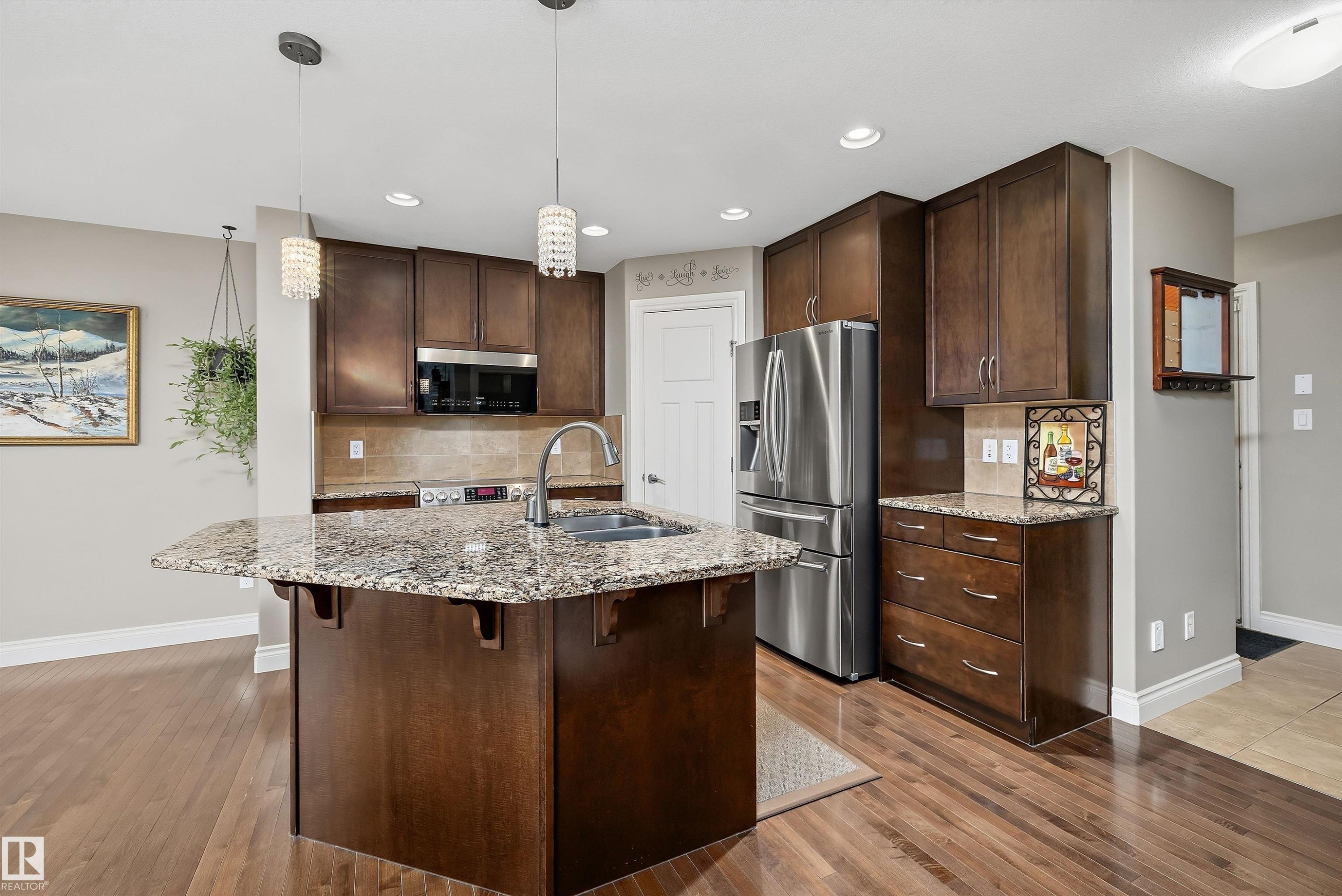 17332 6 Avenue Sw, Edmonton, AB - Indoor Photo Showing Kitchen With Double Sink With Upgraded Kitchen