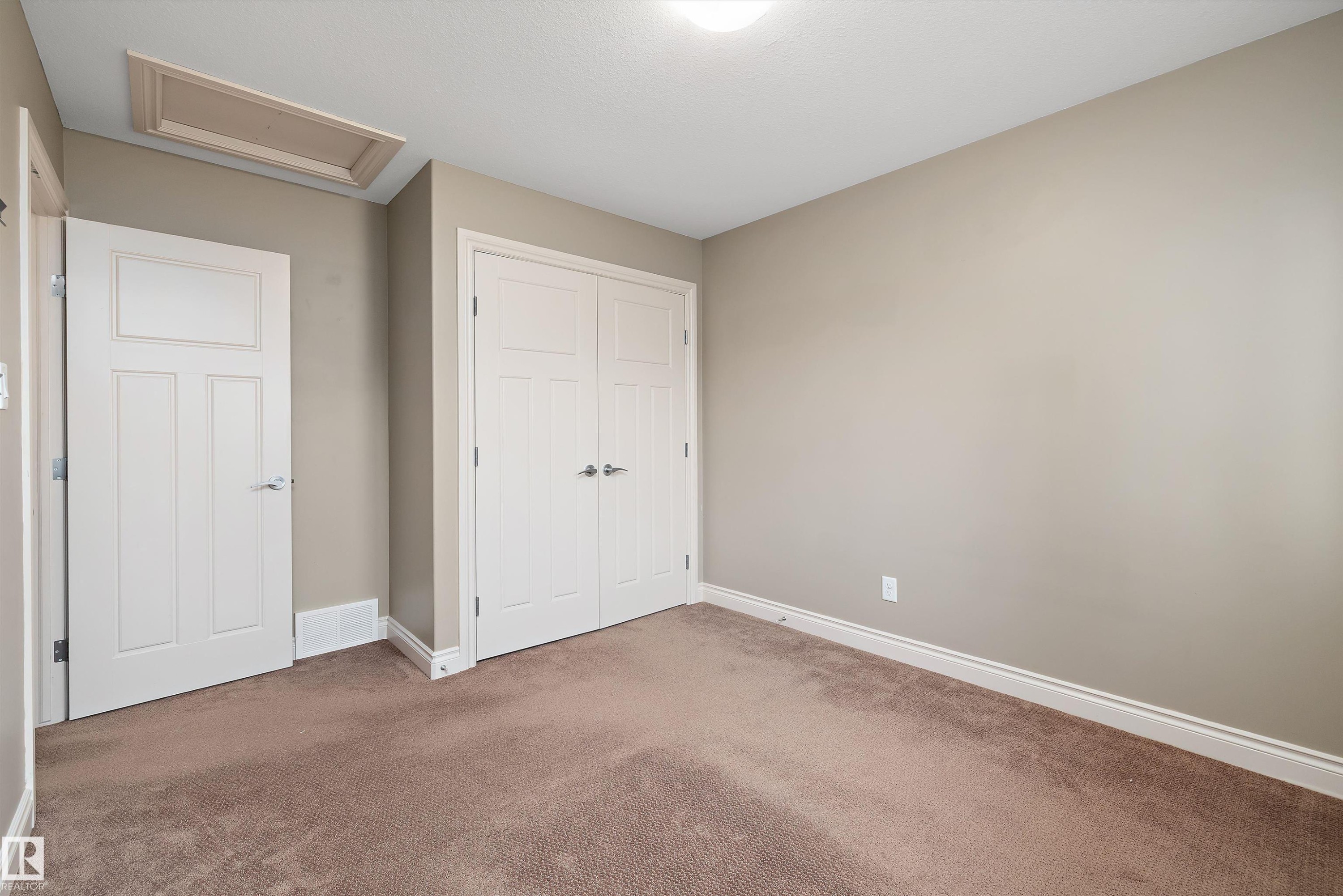 17332 6 Avenue Sw, Edmonton, AB - Indoor Photo Showing Other Room
