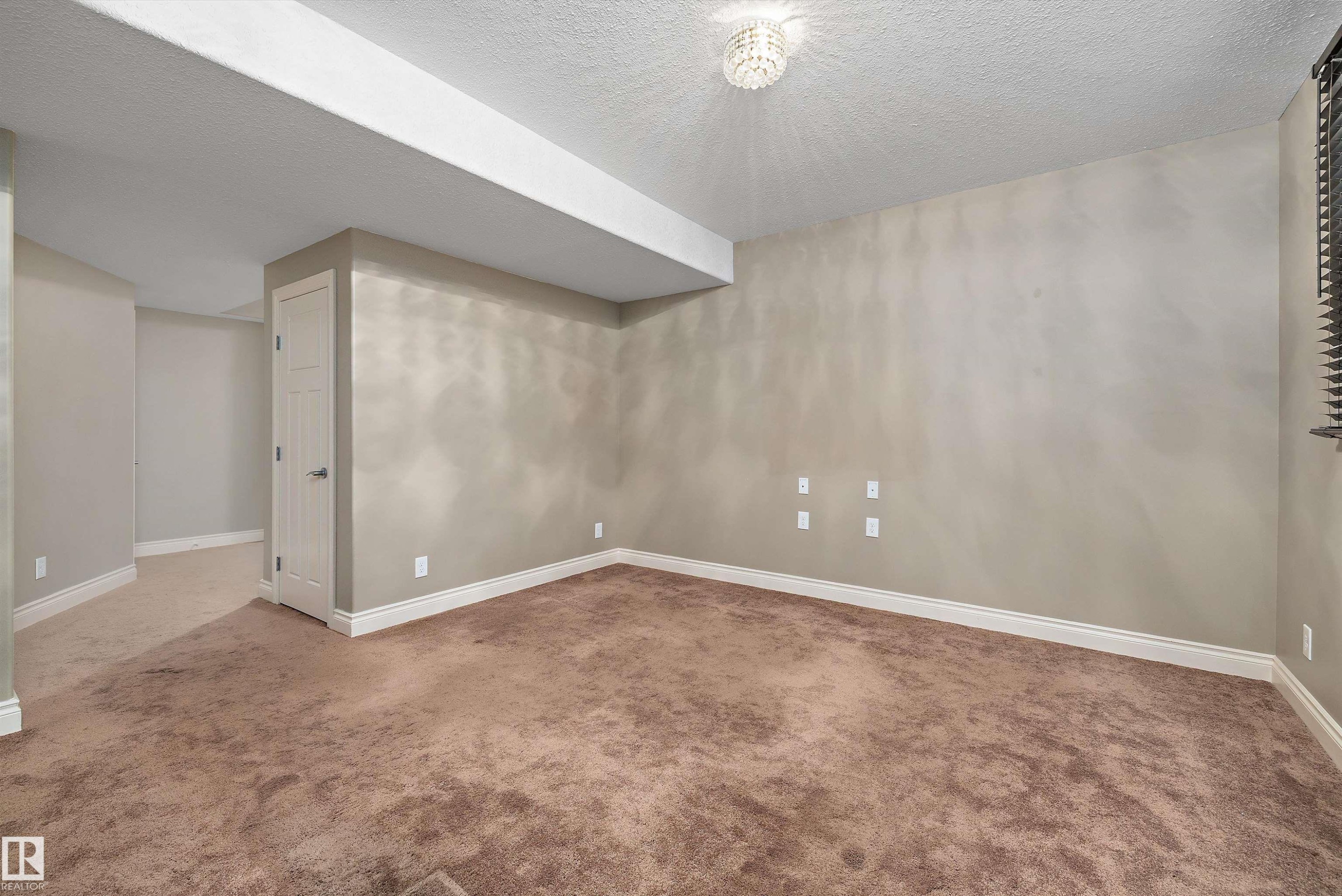 17332 6 Avenue Sw, Edmonton, AB - Indoor Photo Showing Other Room