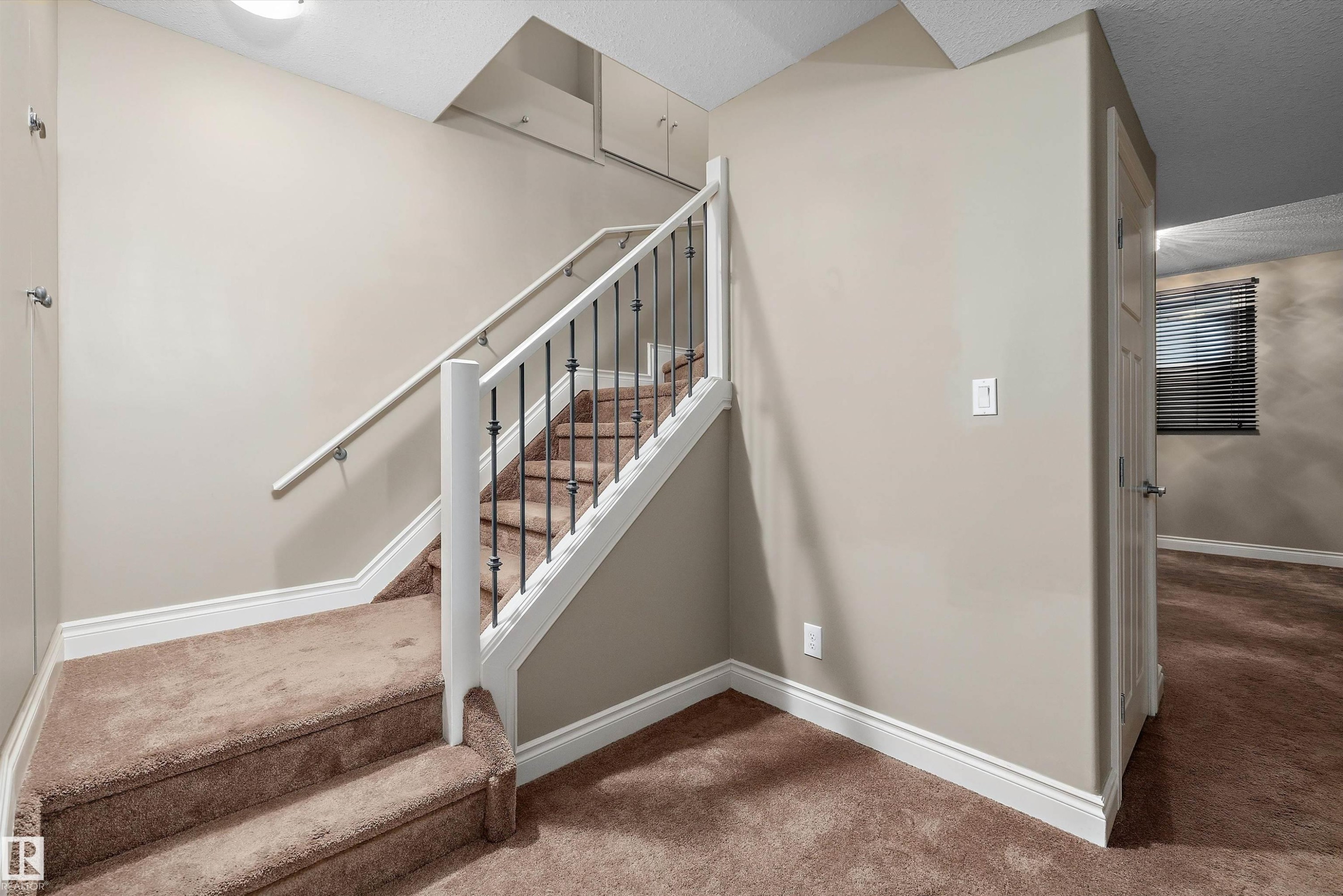 17332 6 Avenue Sw, Edmonton, AB - Indoor Photo Showing Other Room
