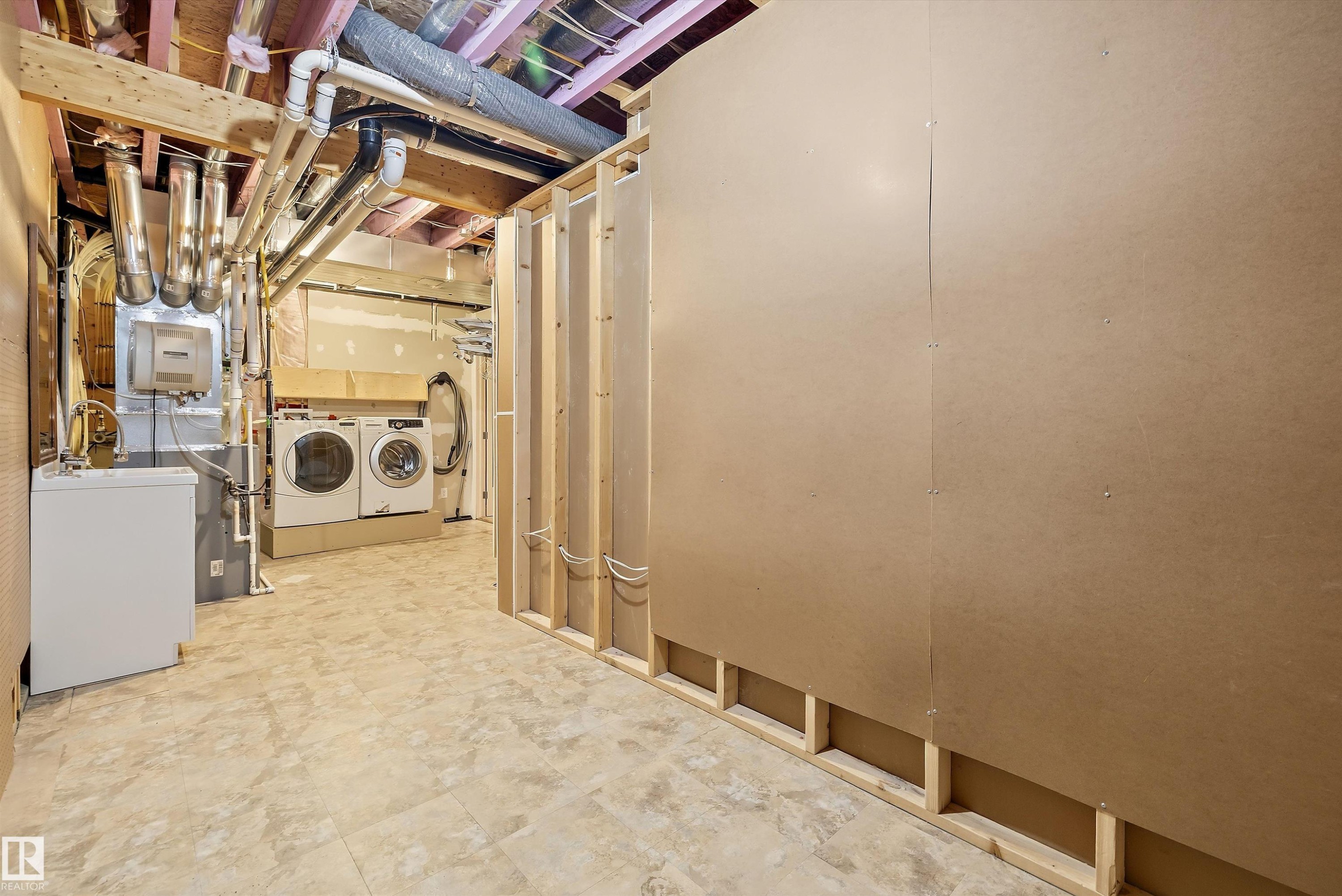 17332 6 Avenue Sw, Edmonton, AB - Indoor Photo Showing Laundry Room