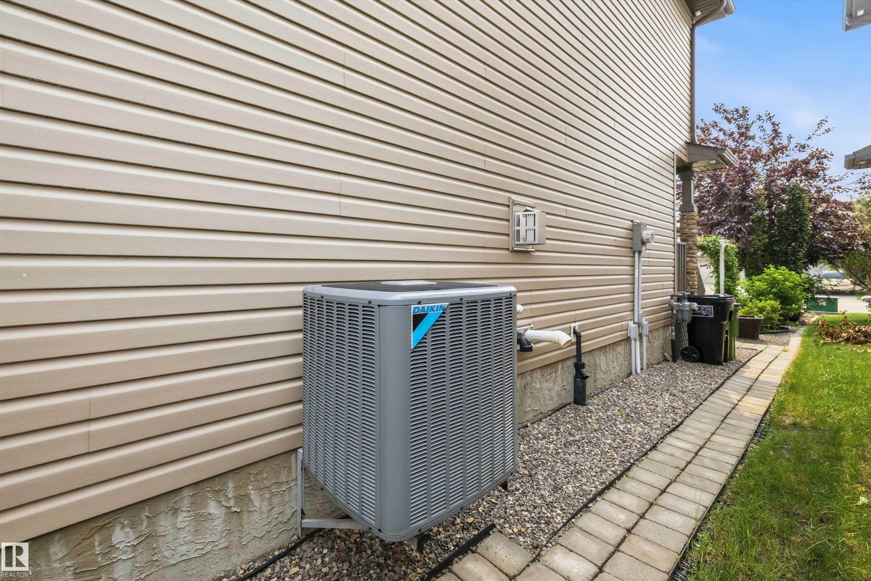 17332 6 Avenue Sw, Edmonton, AB - Outdoor With Exterior