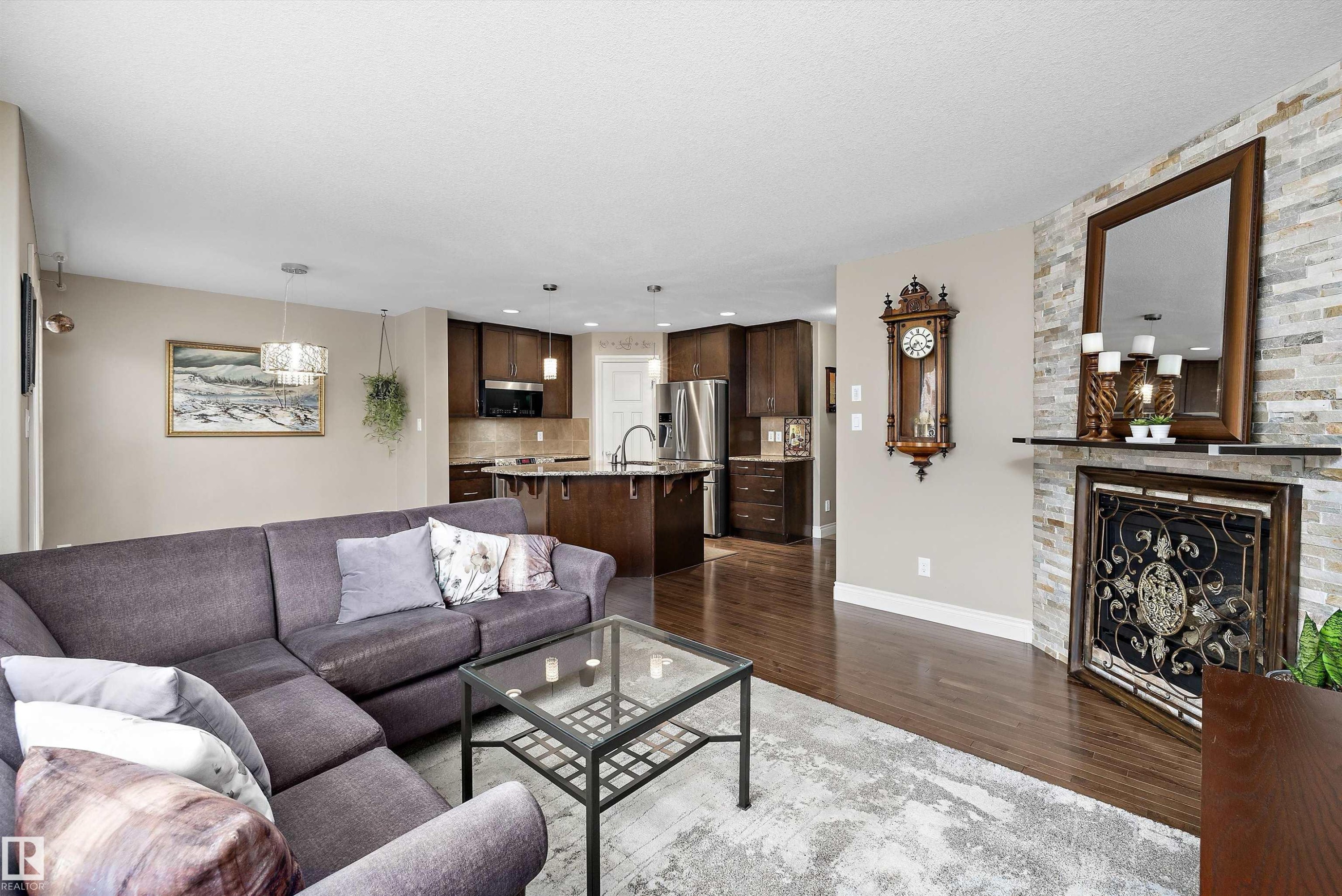 17332 6 Avenue Sw, Edmonton, AB - Indoor Photo Showing Living Room