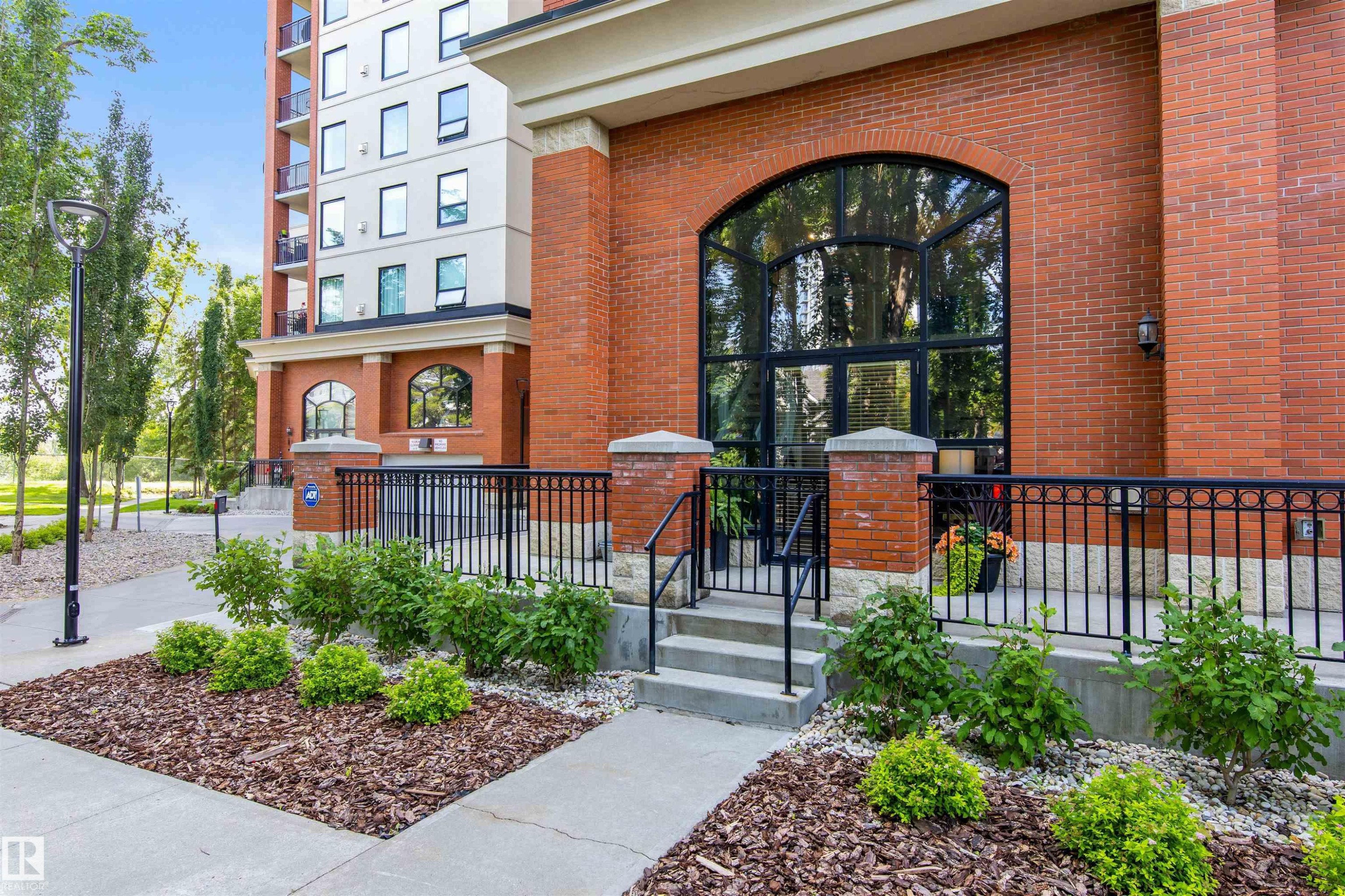 #105 10108 125 St Nw, Edmonton, AB - Outdoor