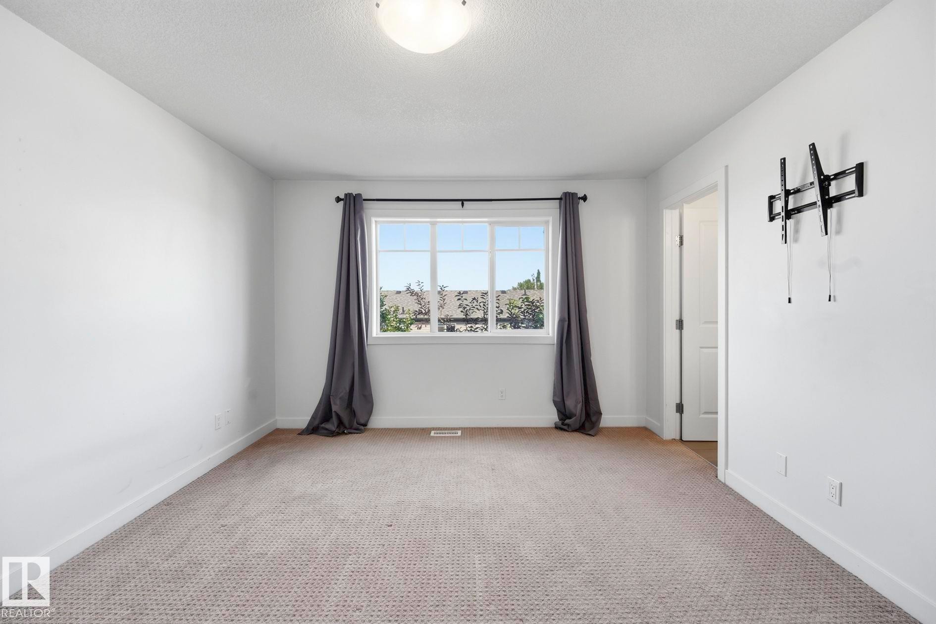 #18 13810 166 Av Nw, Edmonton, AB - Indoor Photo Showing Other Room