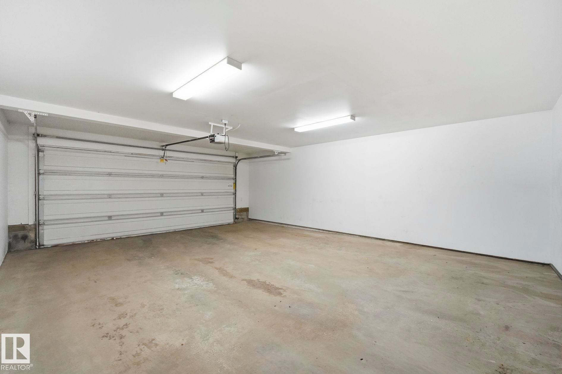 #18 13810 166 Av Nw, Edmonton, AB - Indoor Photo Showing Garage