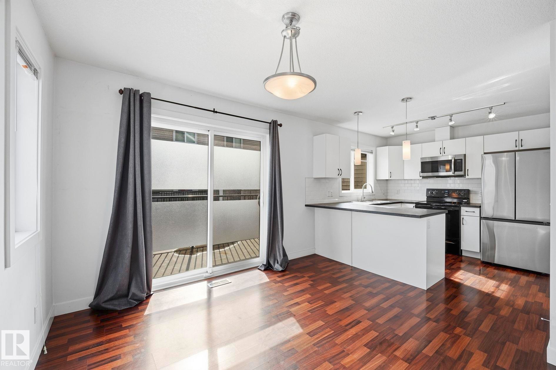#18 13810 166 Av Nw, Edmonton, AB - Indoor Photo Showing Kitchen