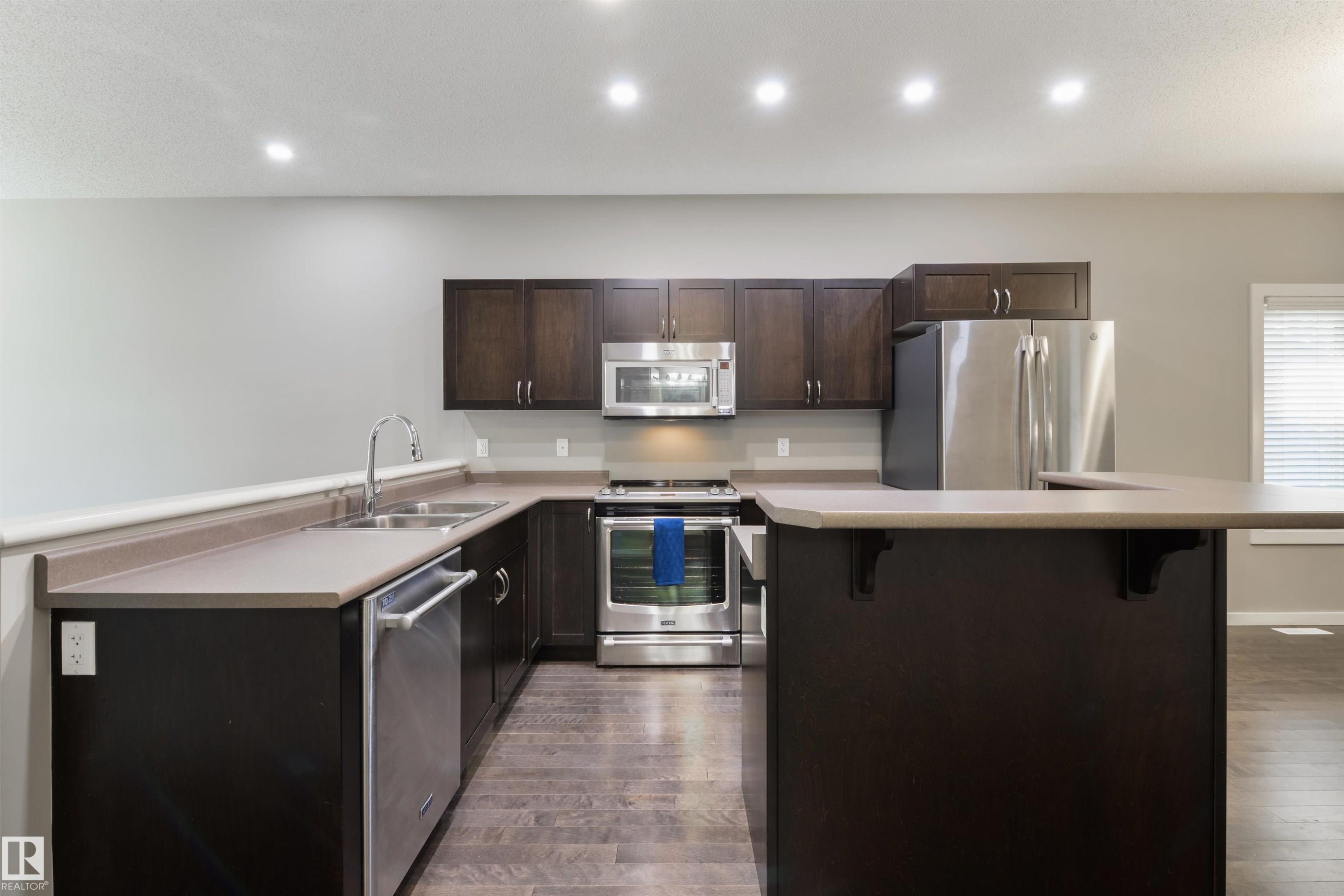 7058 Cardinal Way Sw, Edmonton, AB - Indoor Photo Showing Kitchen With Double Sink With Upgraded Kitchen