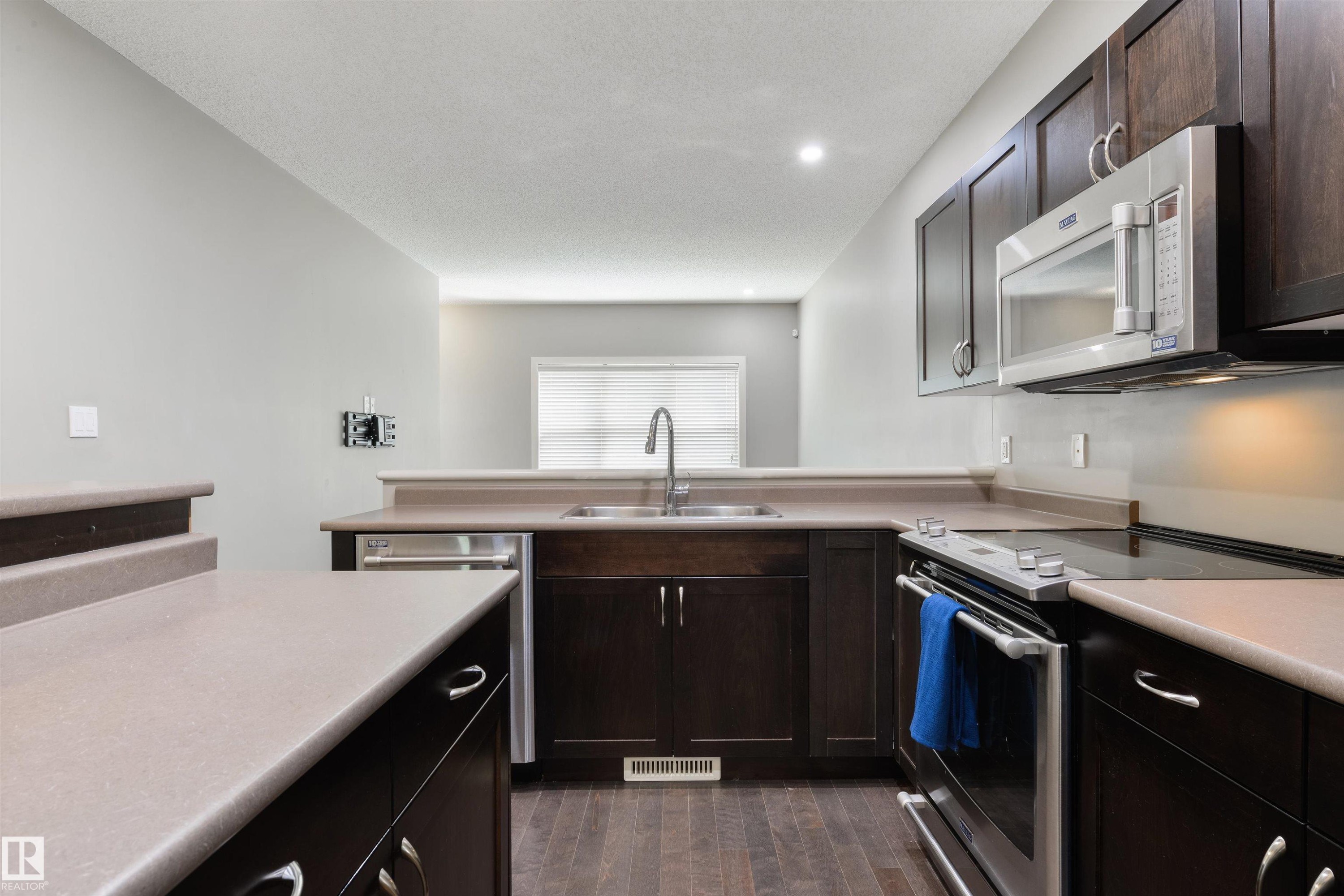 7058 Cardinal Way Sw, Edmonton, AB - Indoor Photo Showing Kitchen With Double Sink