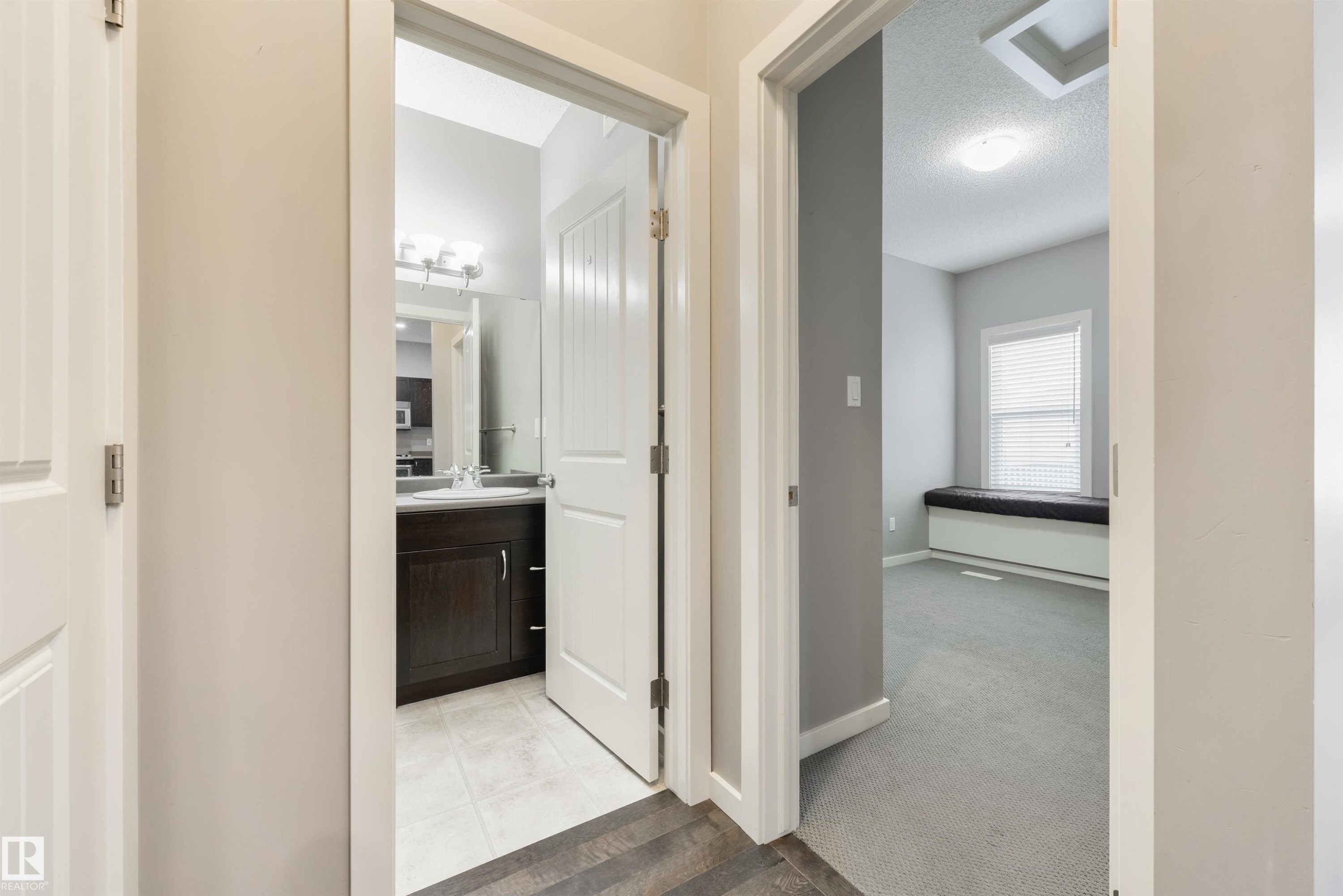 7058 Cardinal Way Sw, Edmonton, AB - Indoor Photo Showing Other Room
