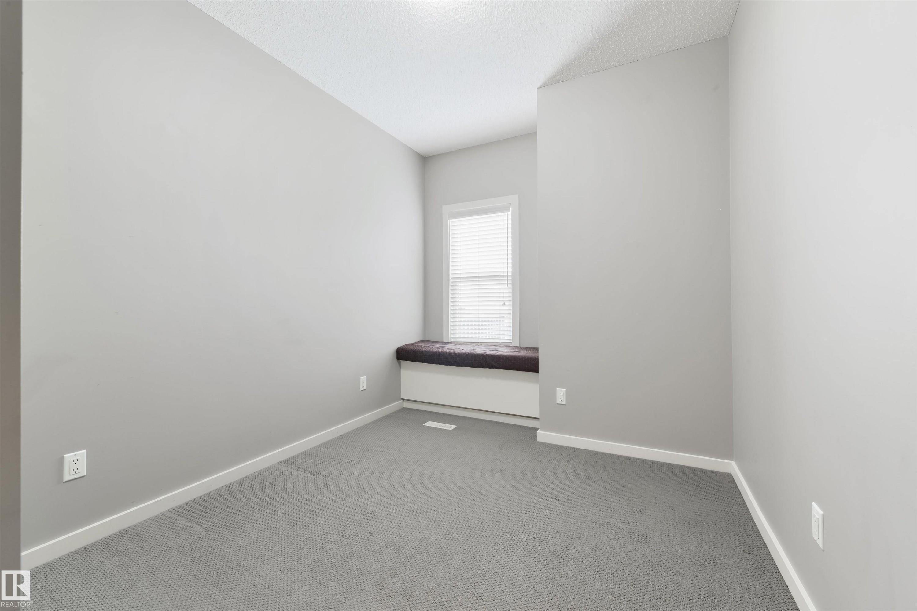 7058 Cardinal Way Sw, Edmonton, AB - Indoor Photo Showing Other Room