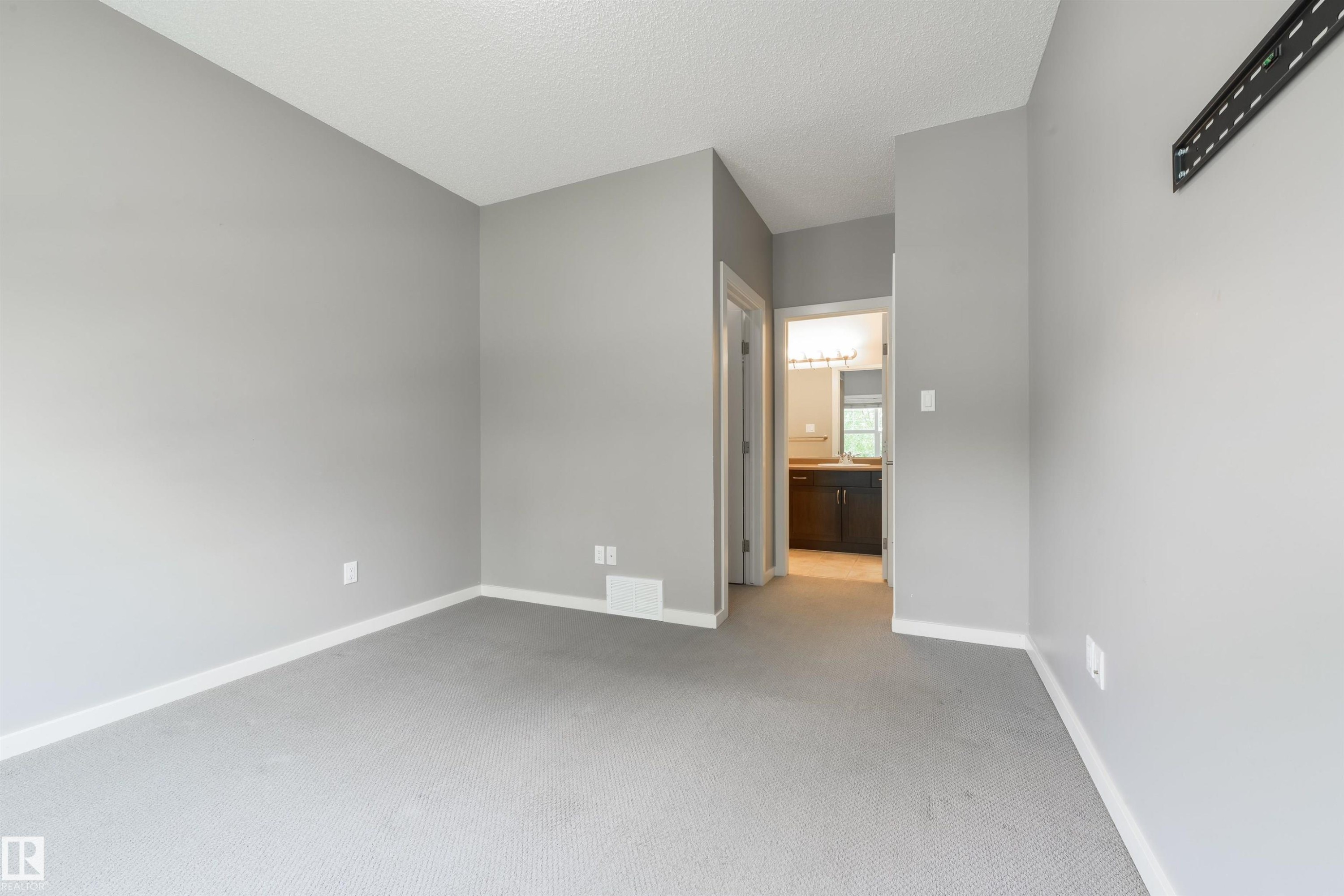 7058 Cardinal Way Sw, Edmonton, AB - Indoor Photo Showing Other Room