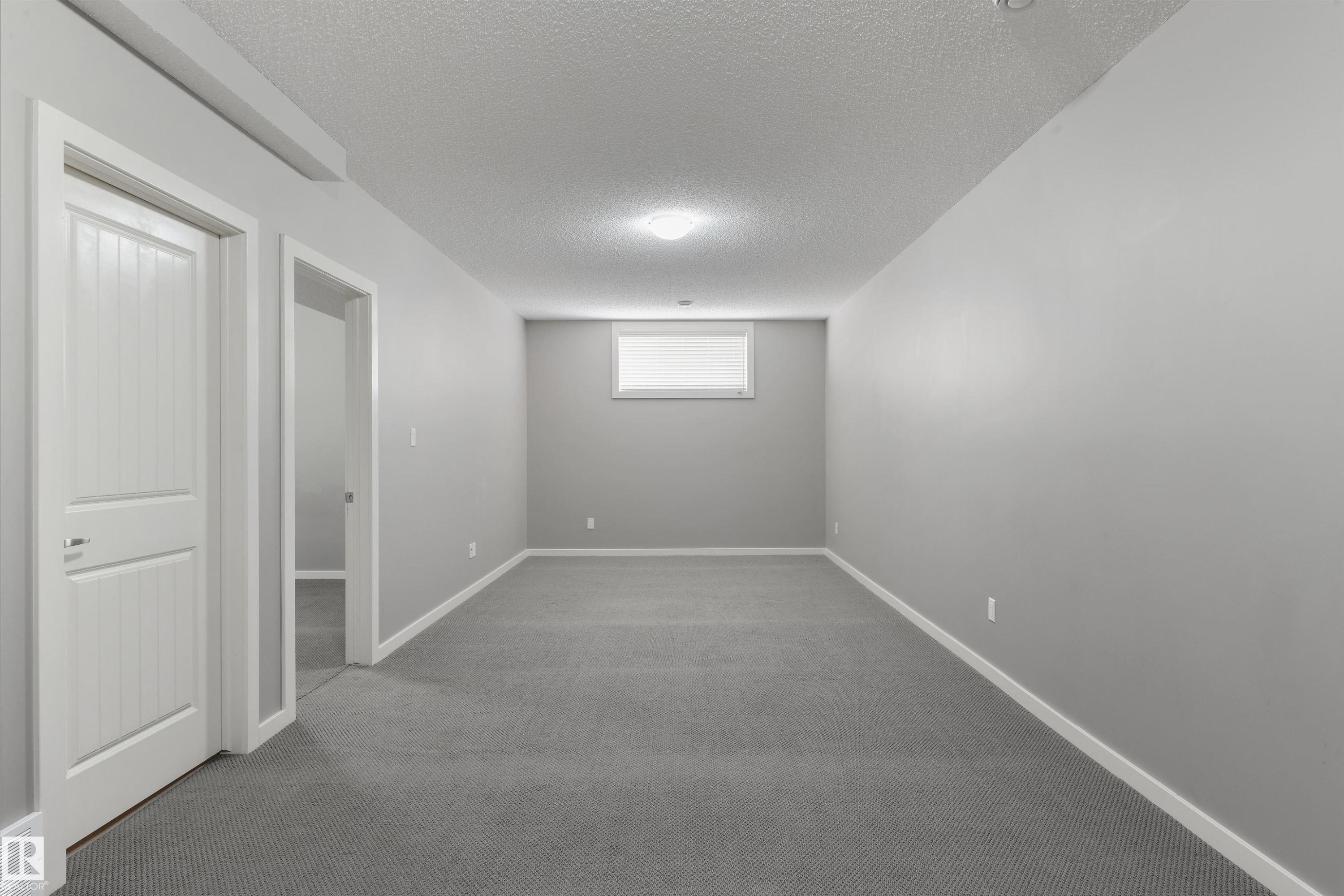 7058 Cardinal Way Sw, Edmonton, AB - Indoor Photo Showing Other Room
