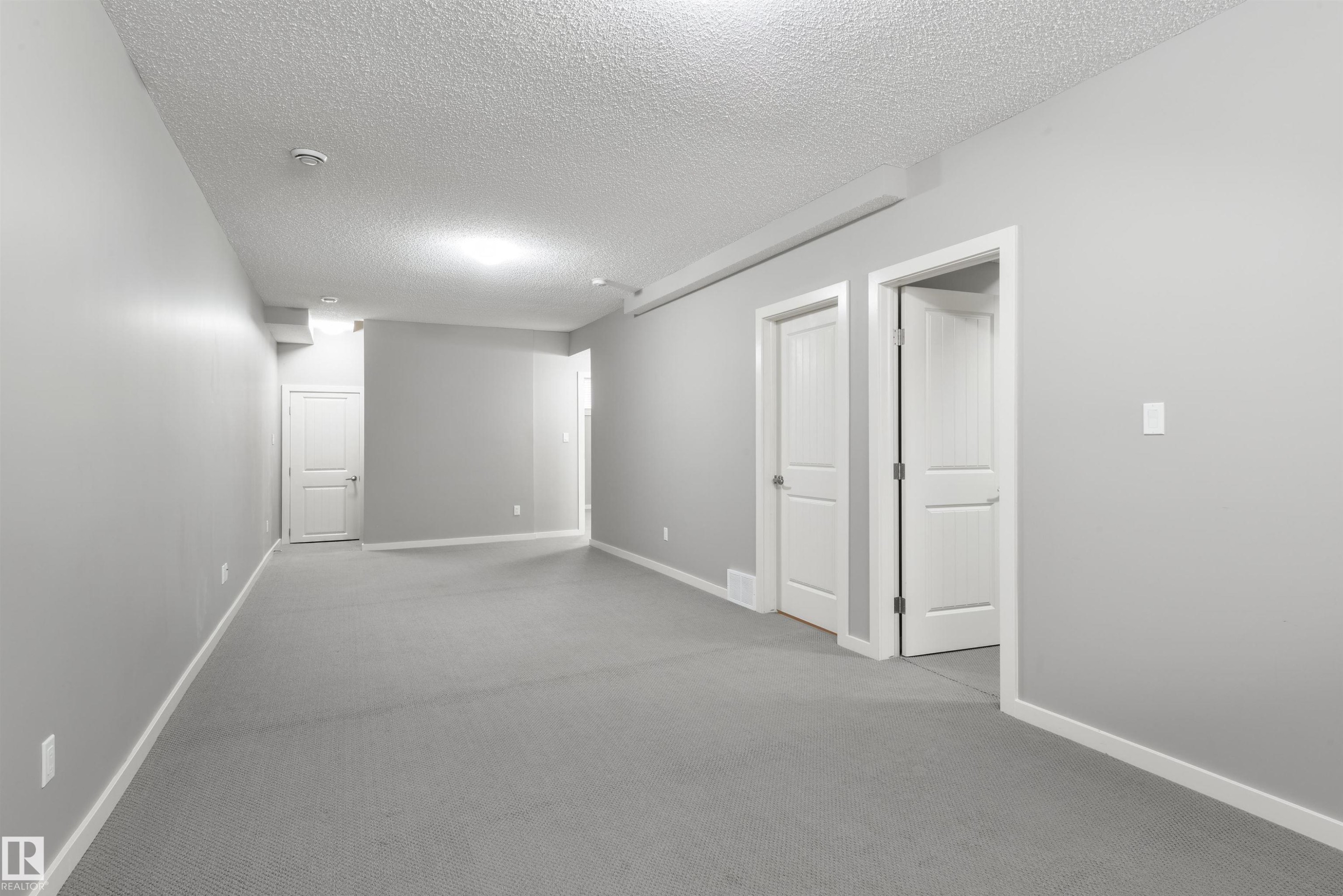 7058 Cardinal Way Sw, Edmonton, AB - Indoor Photo Showing Other Room