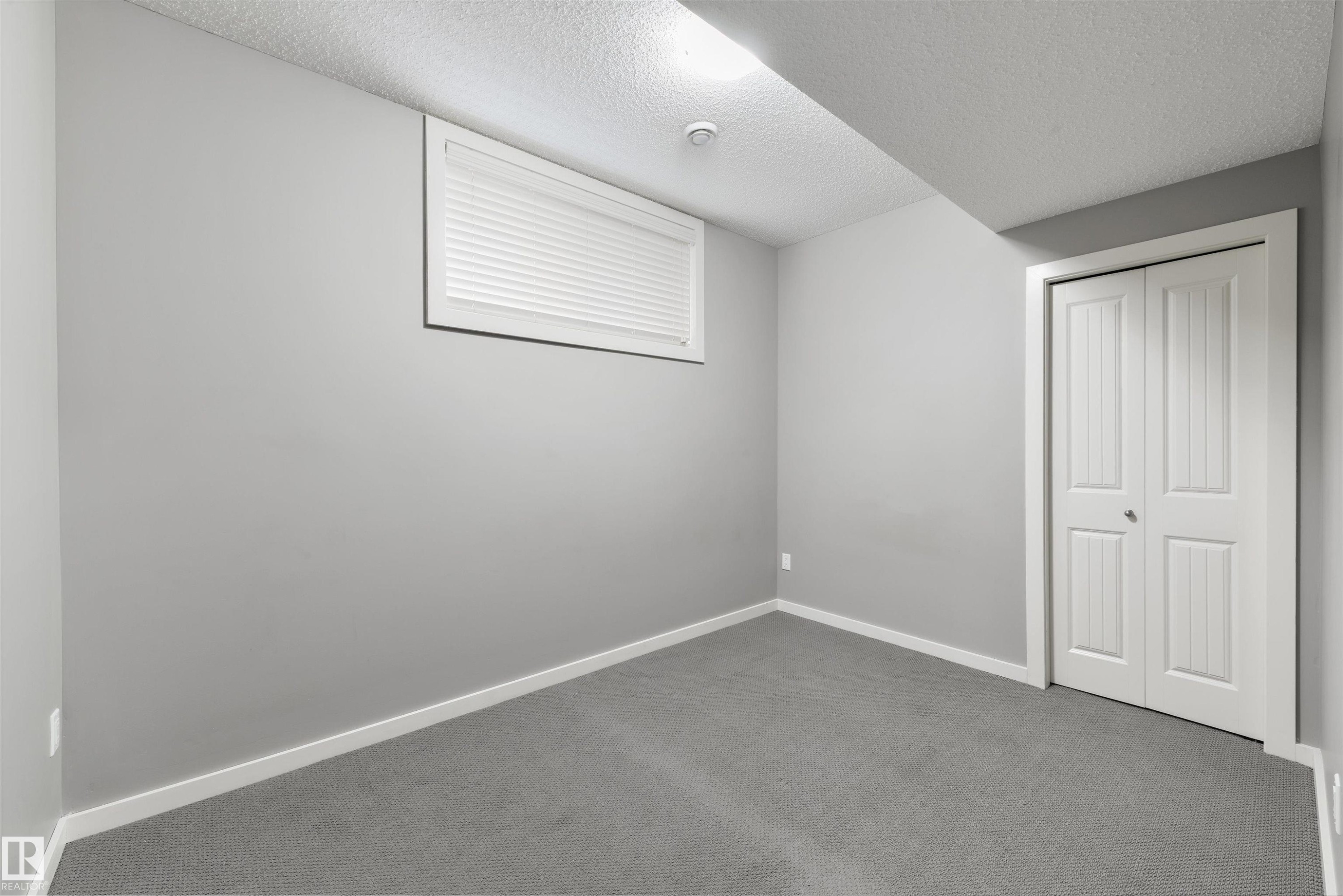 7058 Cardinal Way Sw, Edmonton, AB - Indoor Photo Showing Other Room