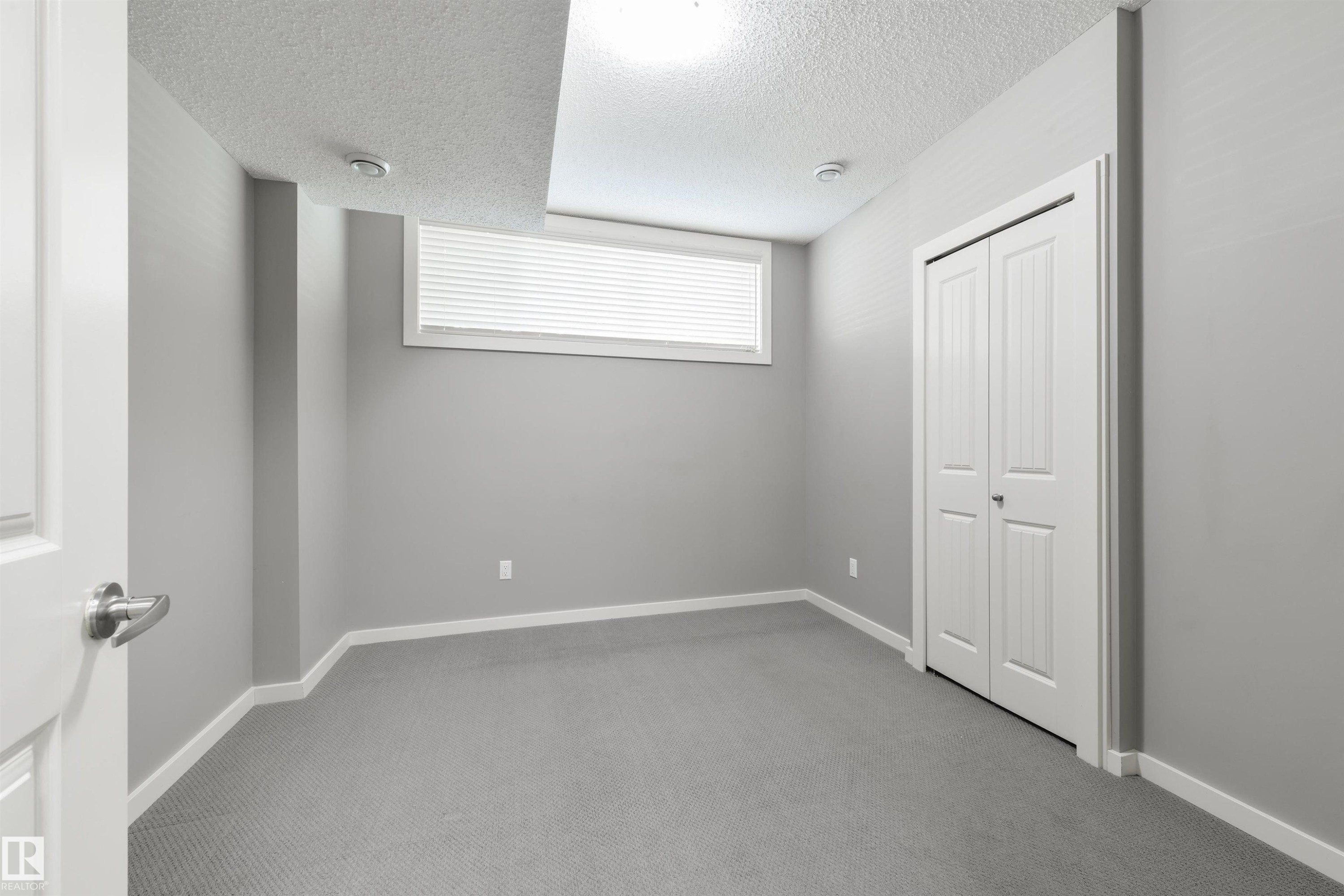 7058 Cardinal Way Sw, Edmonton, AB - Indoor Photo Showing Other Room