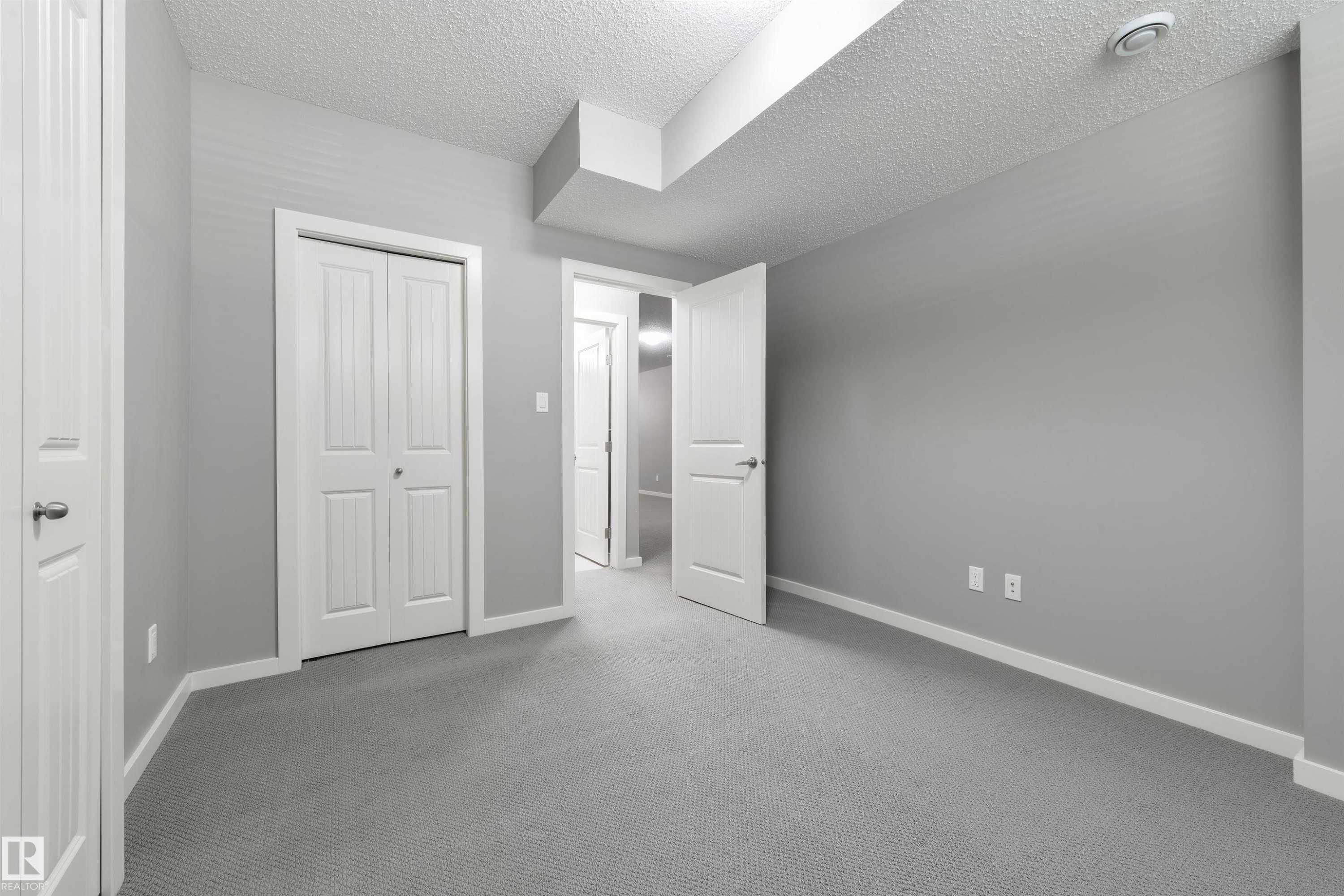 7058 Cardinal Way Sw, Edmonton, AB - Indoor Photo Showing Other Room
