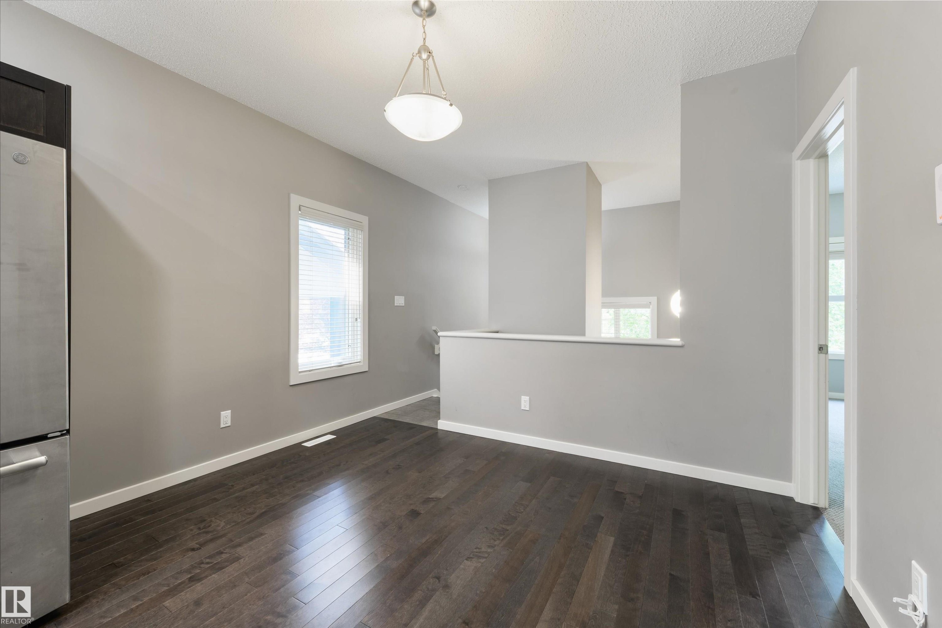7058 Cardinal Way Sw, Edmonton, AB - Indoor Photo Showing Other Room