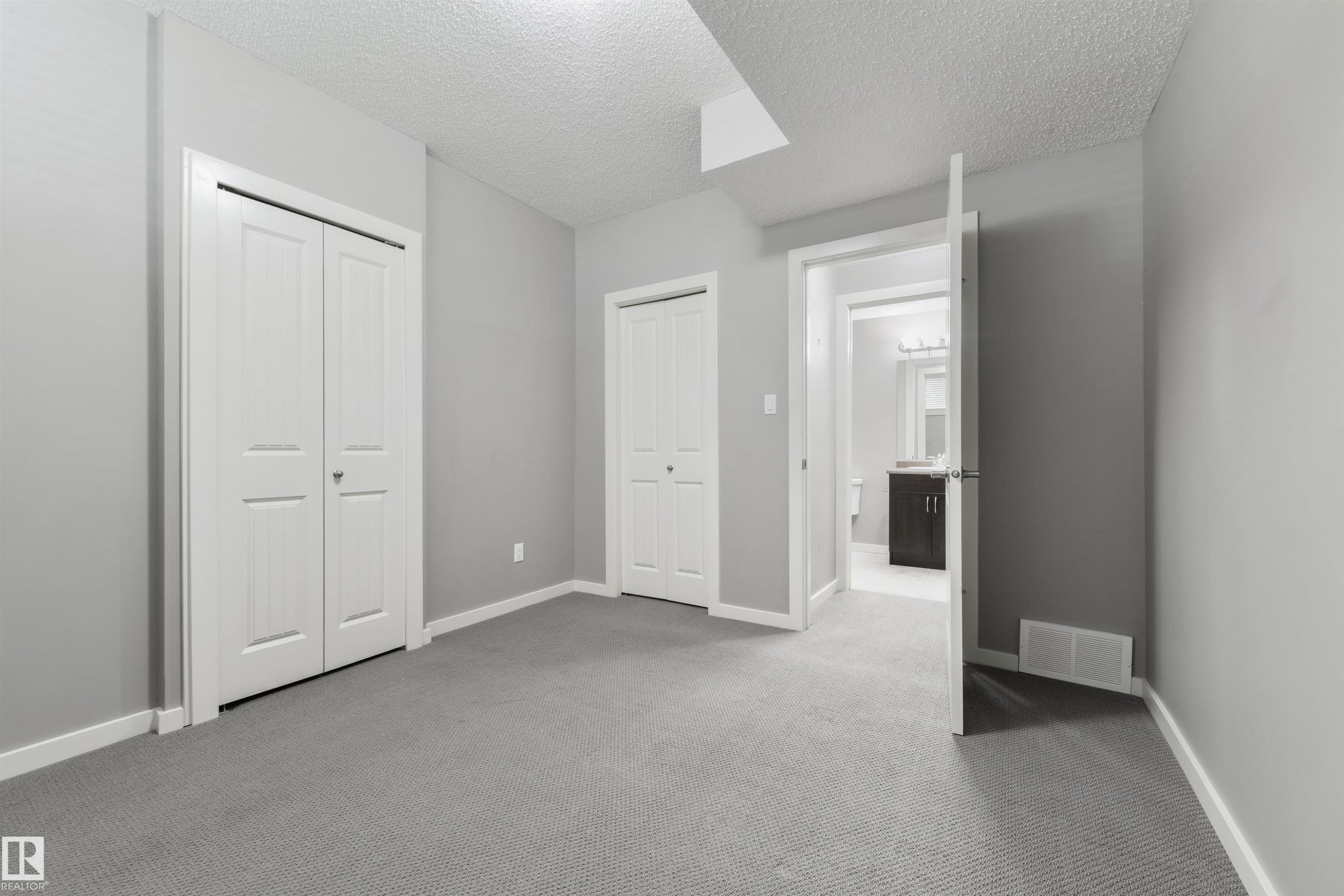 7058 Cardinal Way Sw, Edmonton, AB - Indoor Photo Showing Other Room