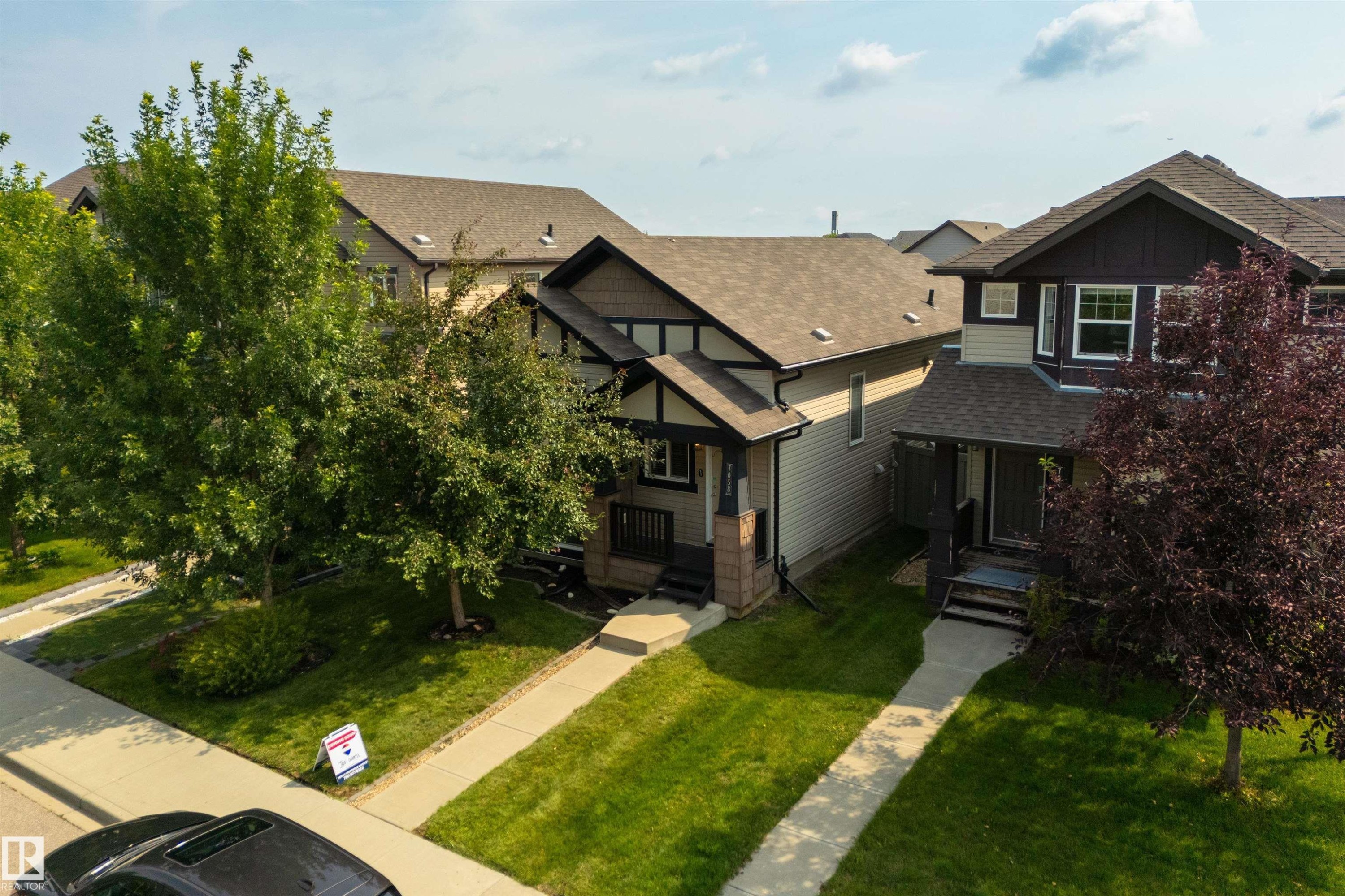 7058 Cardinal Way Sw, Edmonton, AB - Outdoor With Facade