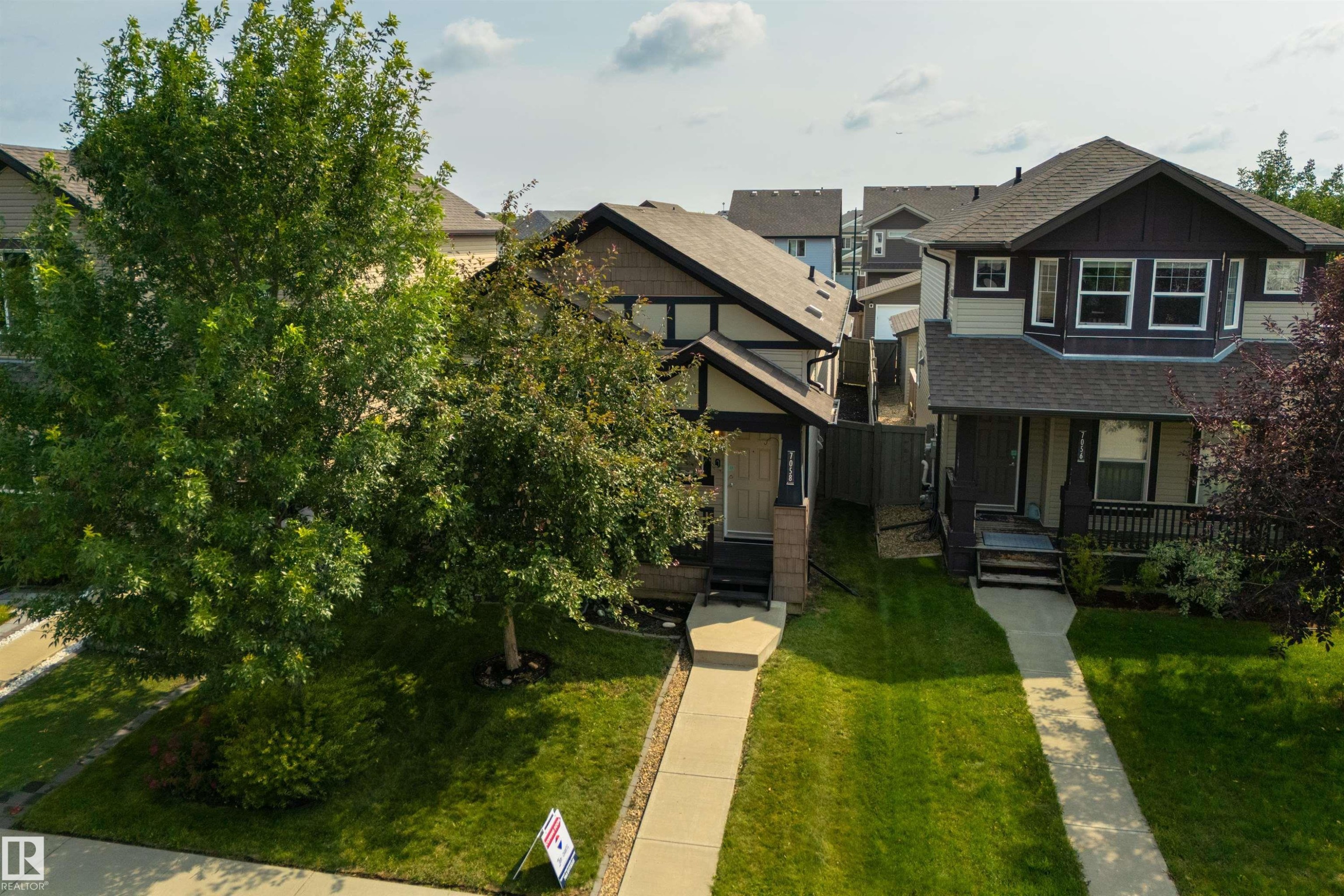 7058 Cardinal Way Sw, Edmonton, AB - Outdoor With Facade