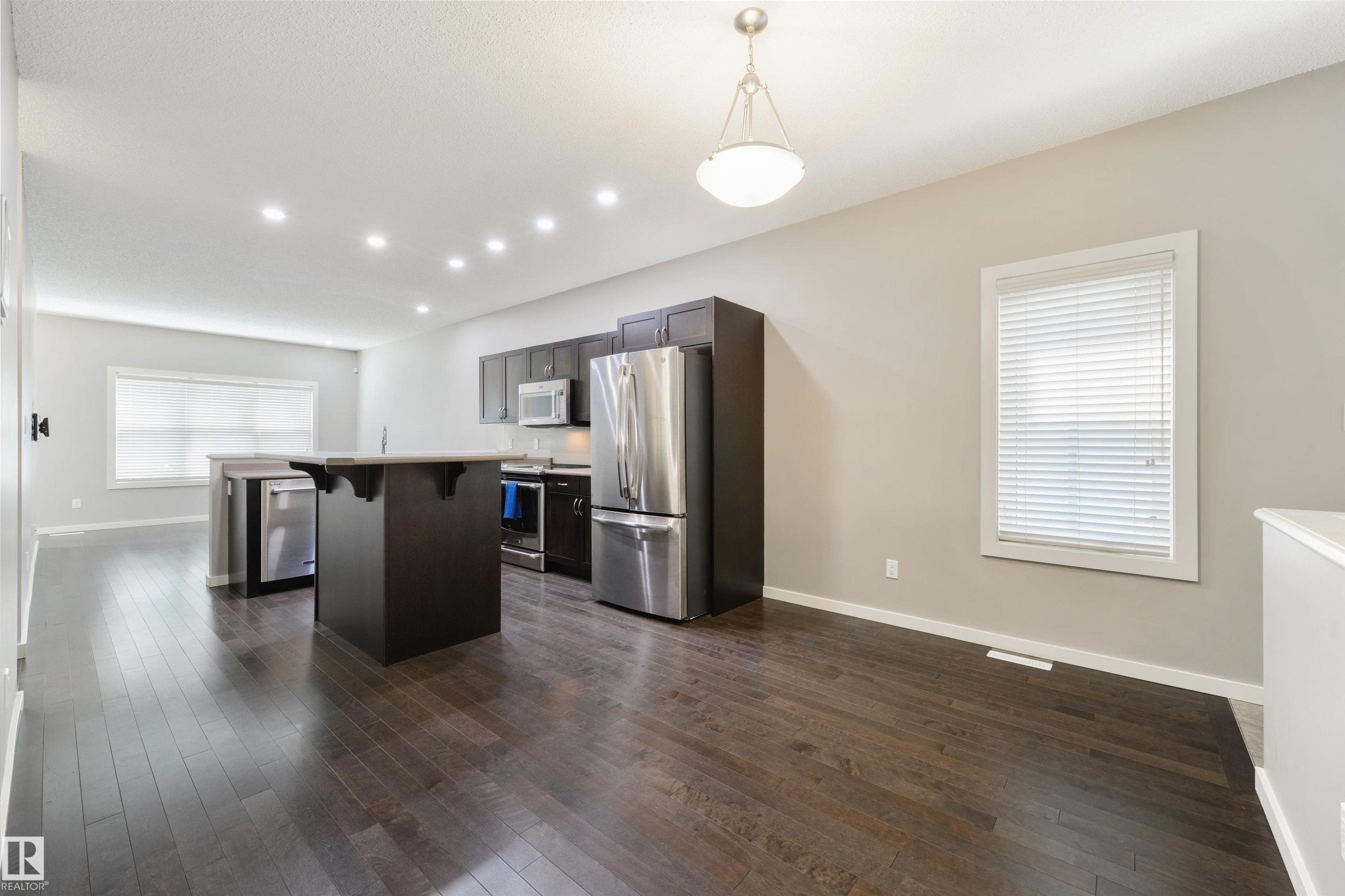 7058 Cardinal Way Sw, Edmonton, AB - Indoor Photo Showing Kitchen