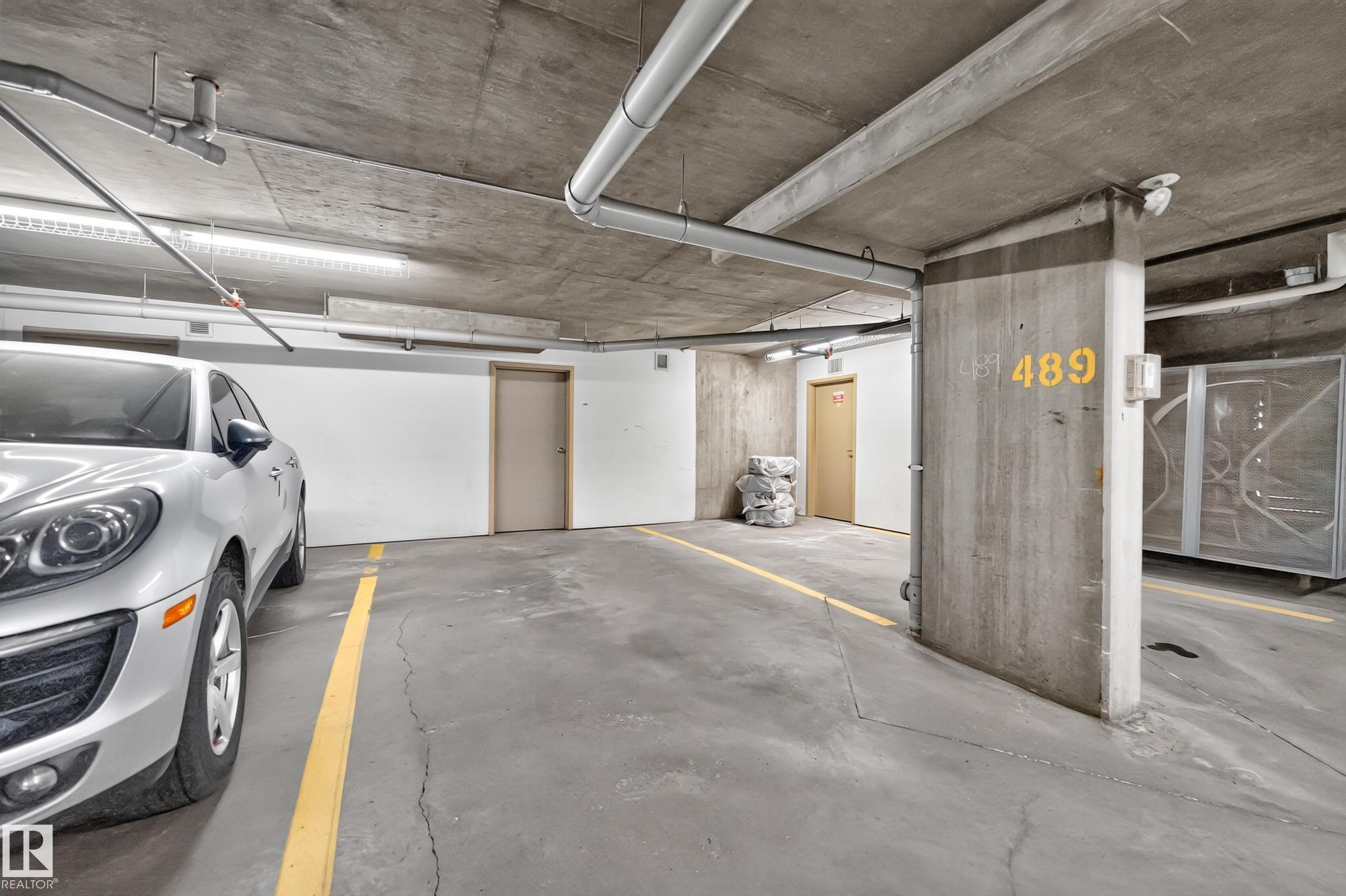 #222 5810 Mullen Pl Nw, Edmonton, AB - Indoor Photo Showing Garage