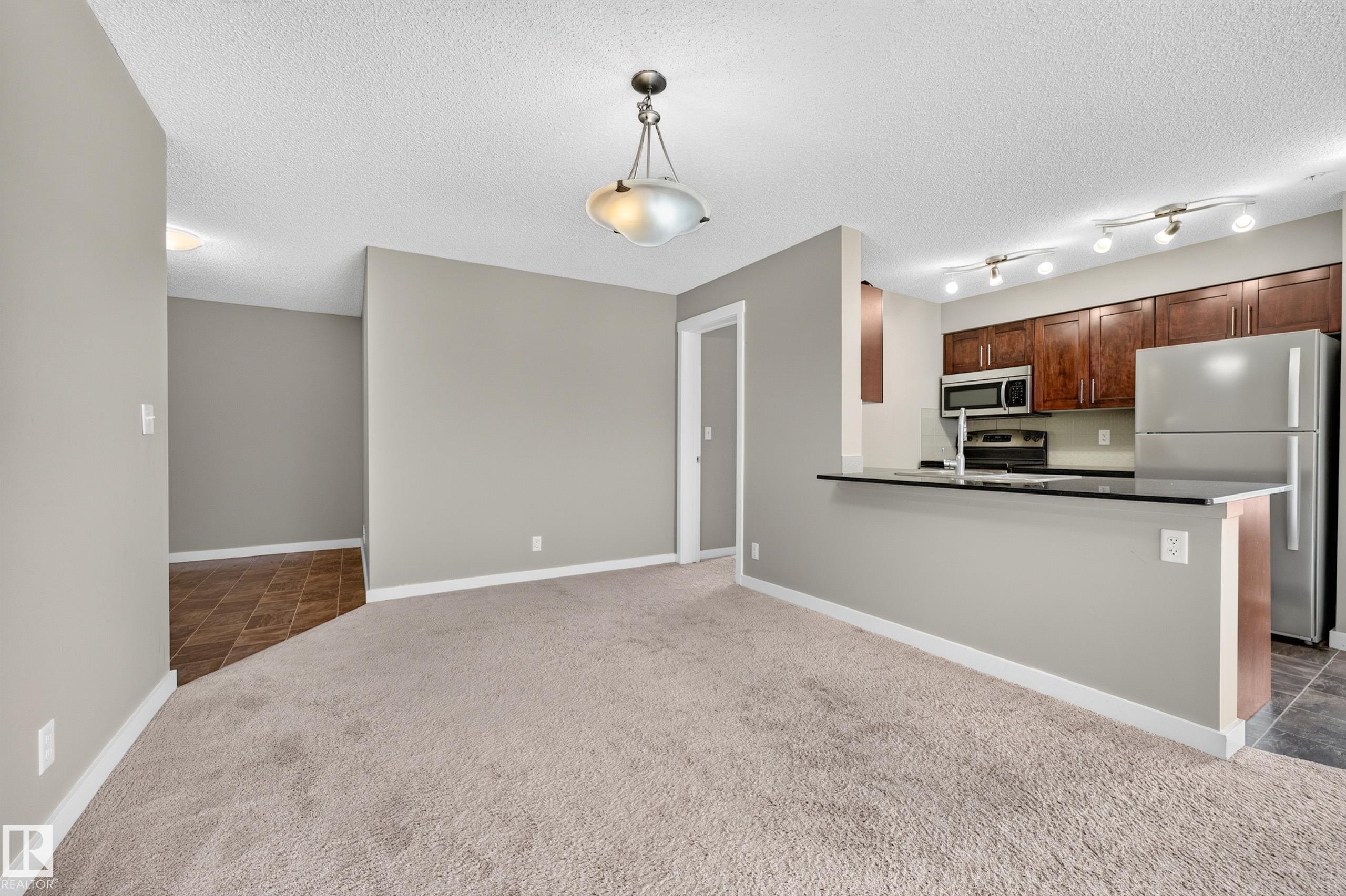 #222 5810 Mullen Pl Nw, Edmonton, AB - Indoor Photo Showing Kitchen