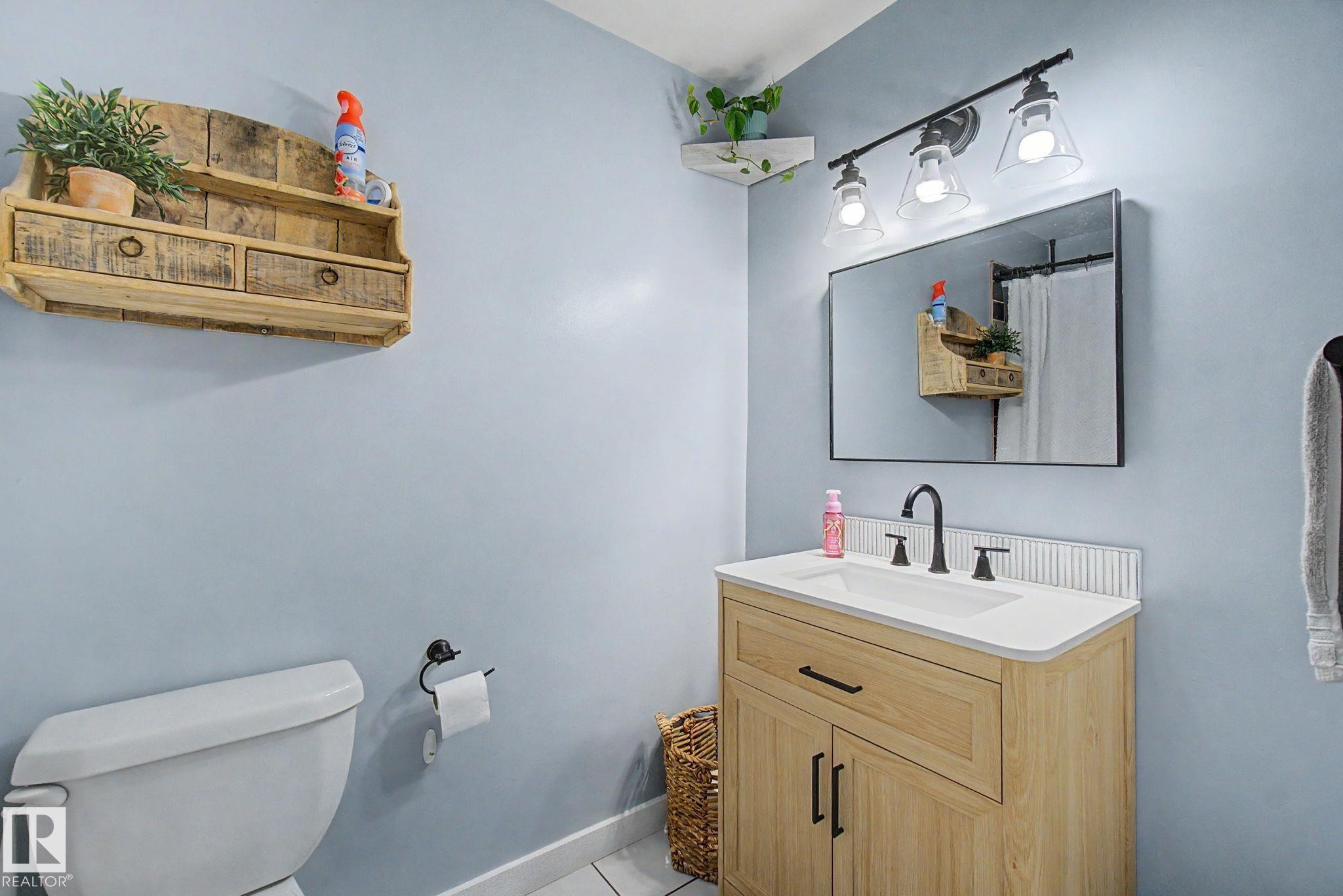 7712 159 Street Nw, Edmonton, AB - Indoor Photo Showing Bathroom