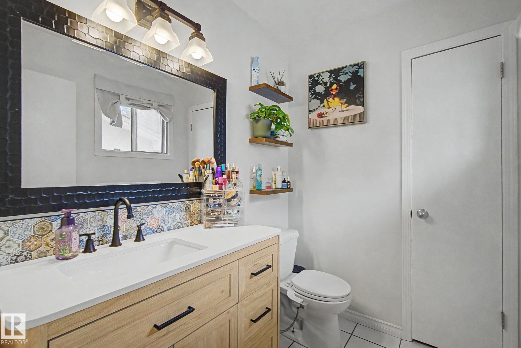 7712 159 Street Nw, Edmonton, AB - Indoor Photo Showing Bathroom