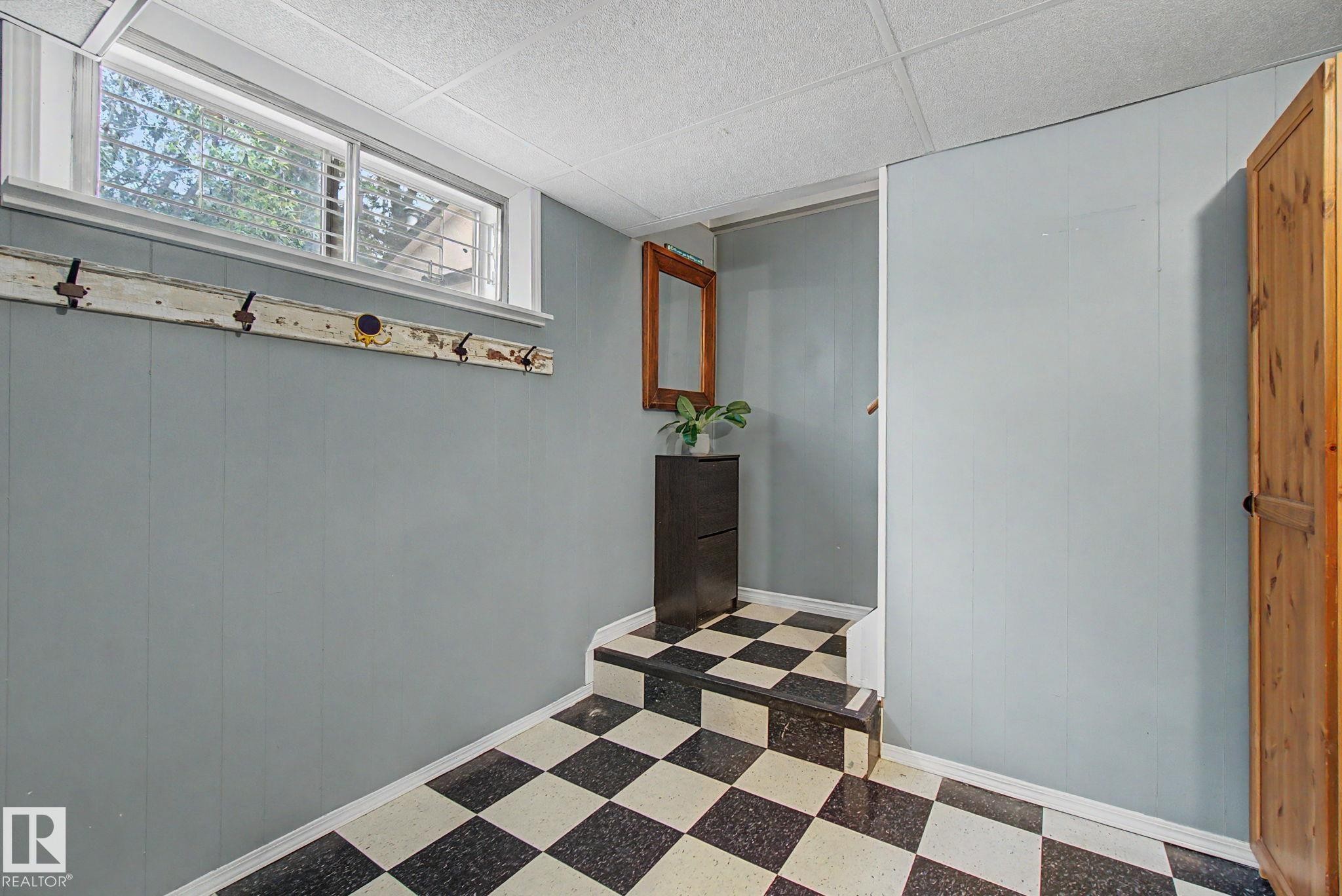 7712 159 Street Nw, Edmonton, AB - Indoor Photo Showing Other Room