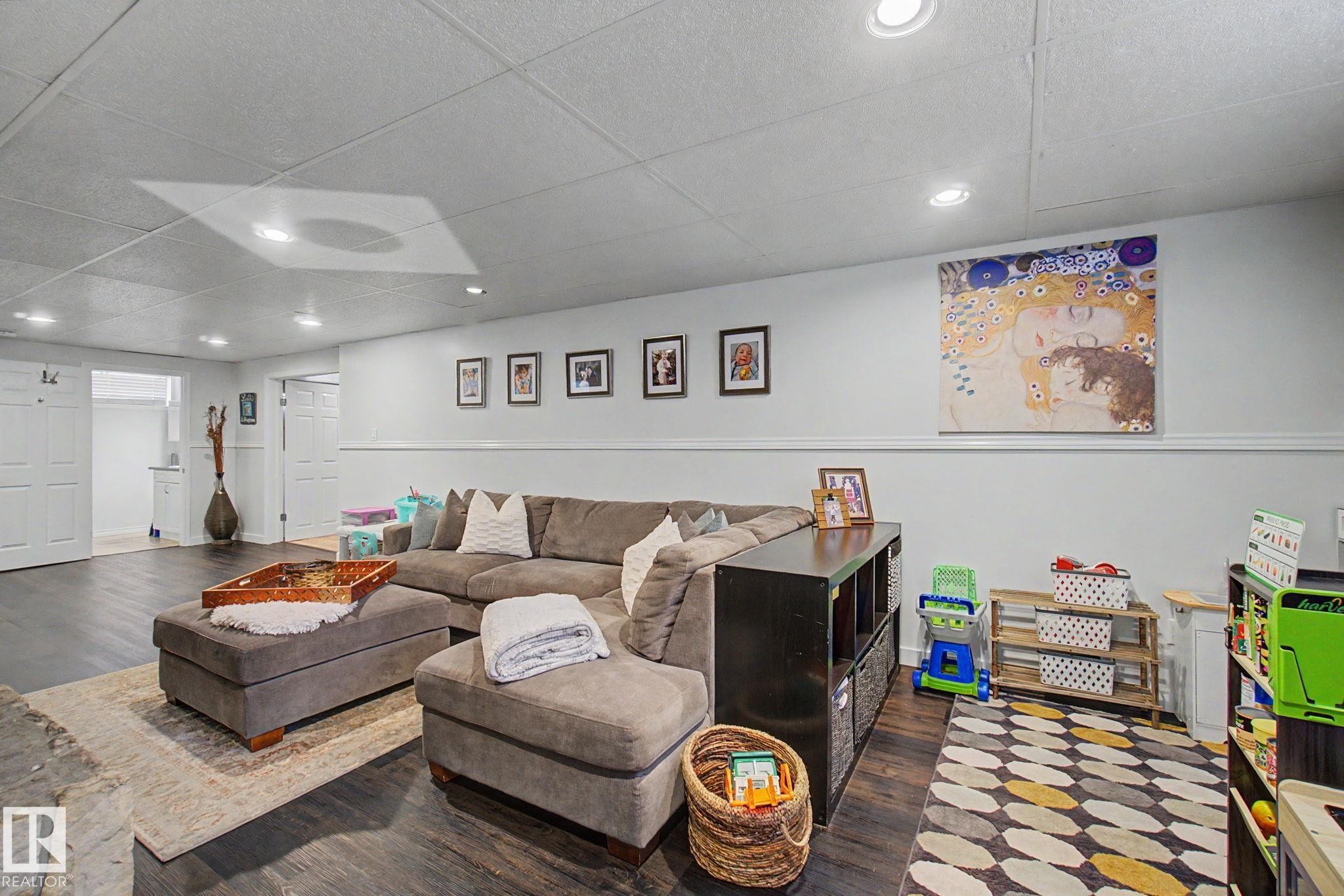 7712 159 Street Nw, Edmonton, AB - Indoor