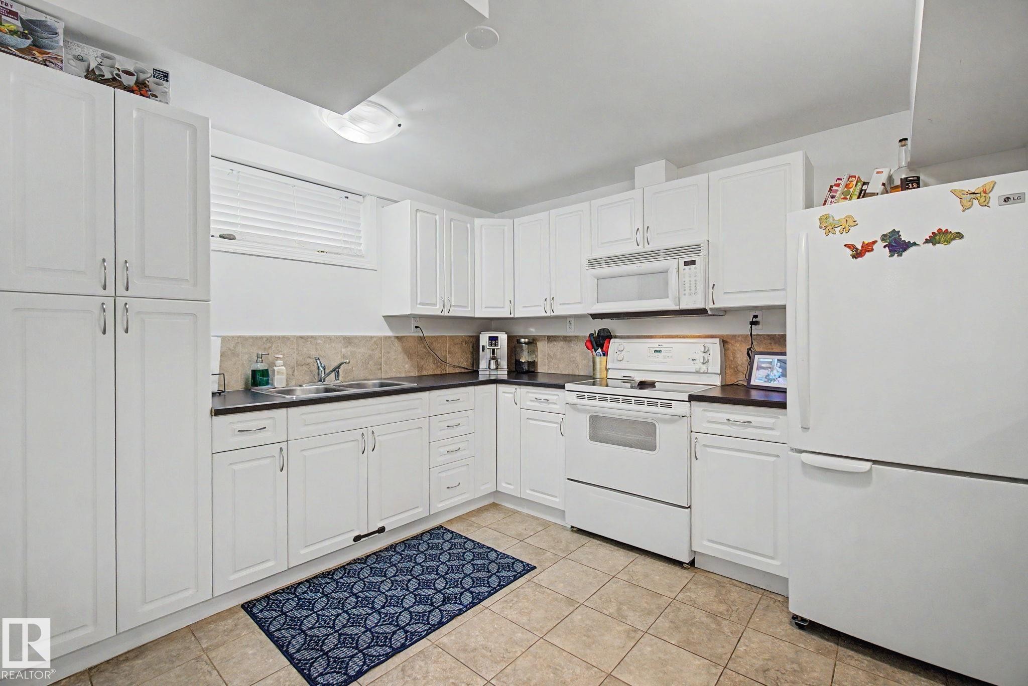7712 159 Street Nw, Edmonton, AB - Indoor Photo Showing Kitchen With Double Sink