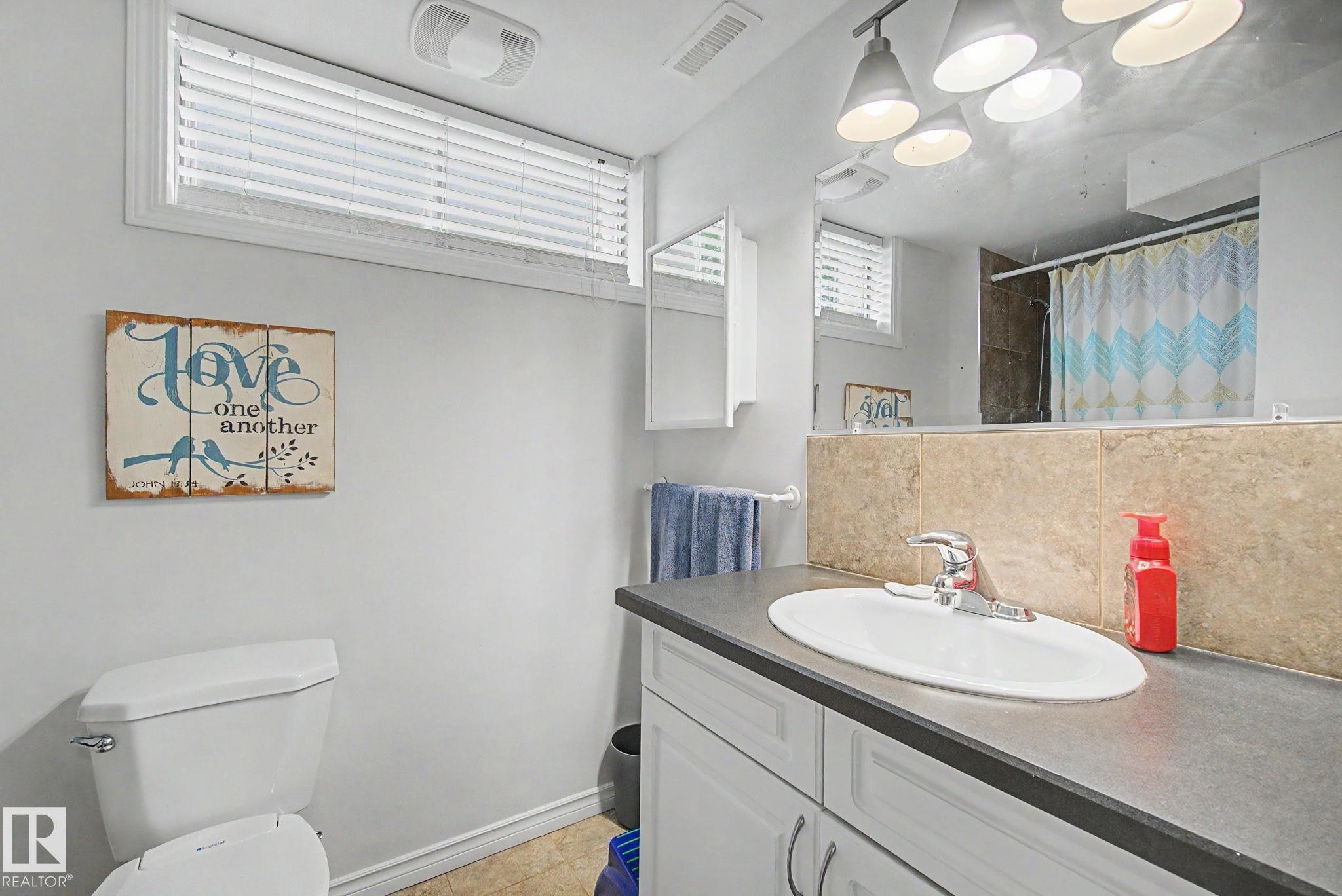 7712 159 Street Nw, Edmonton, AB - Indoor Photo Showing Bathroom