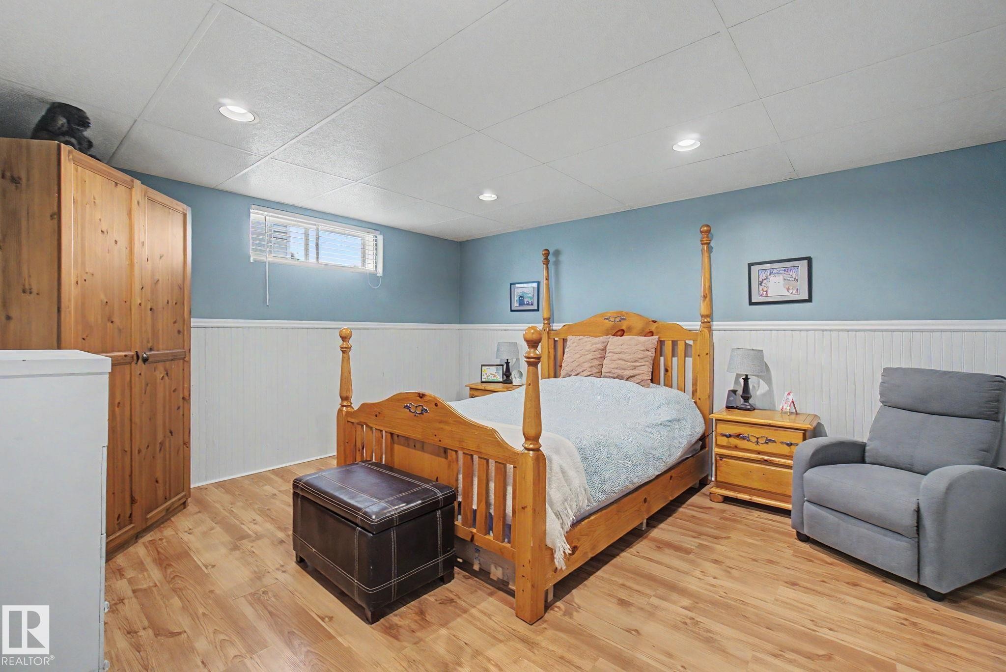 7712 159 Street Nw, Edmonton, AB - Indoor Photo Showing Bedroom