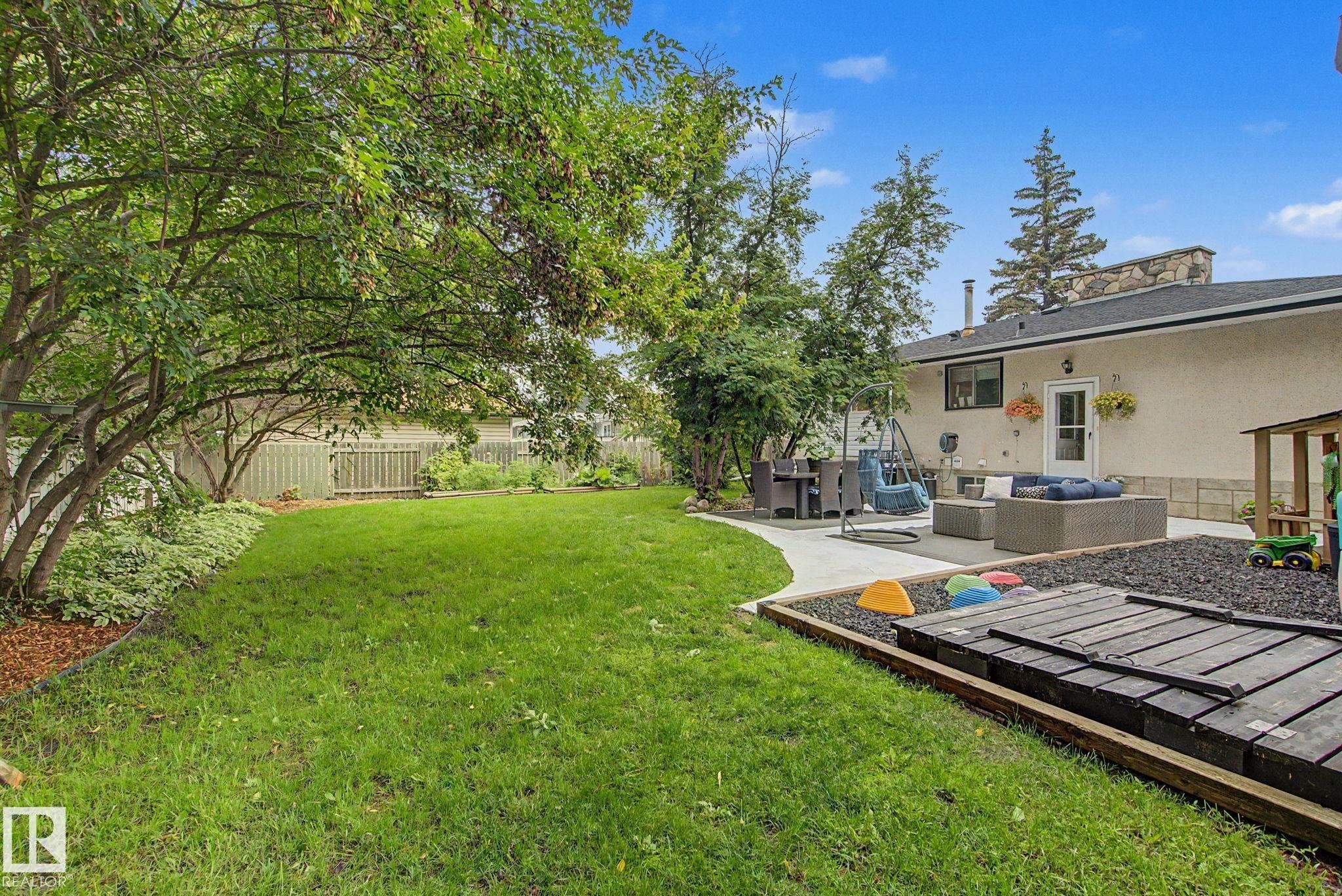 7712 159 Street Nw, Edmonton, AB - Outdoor