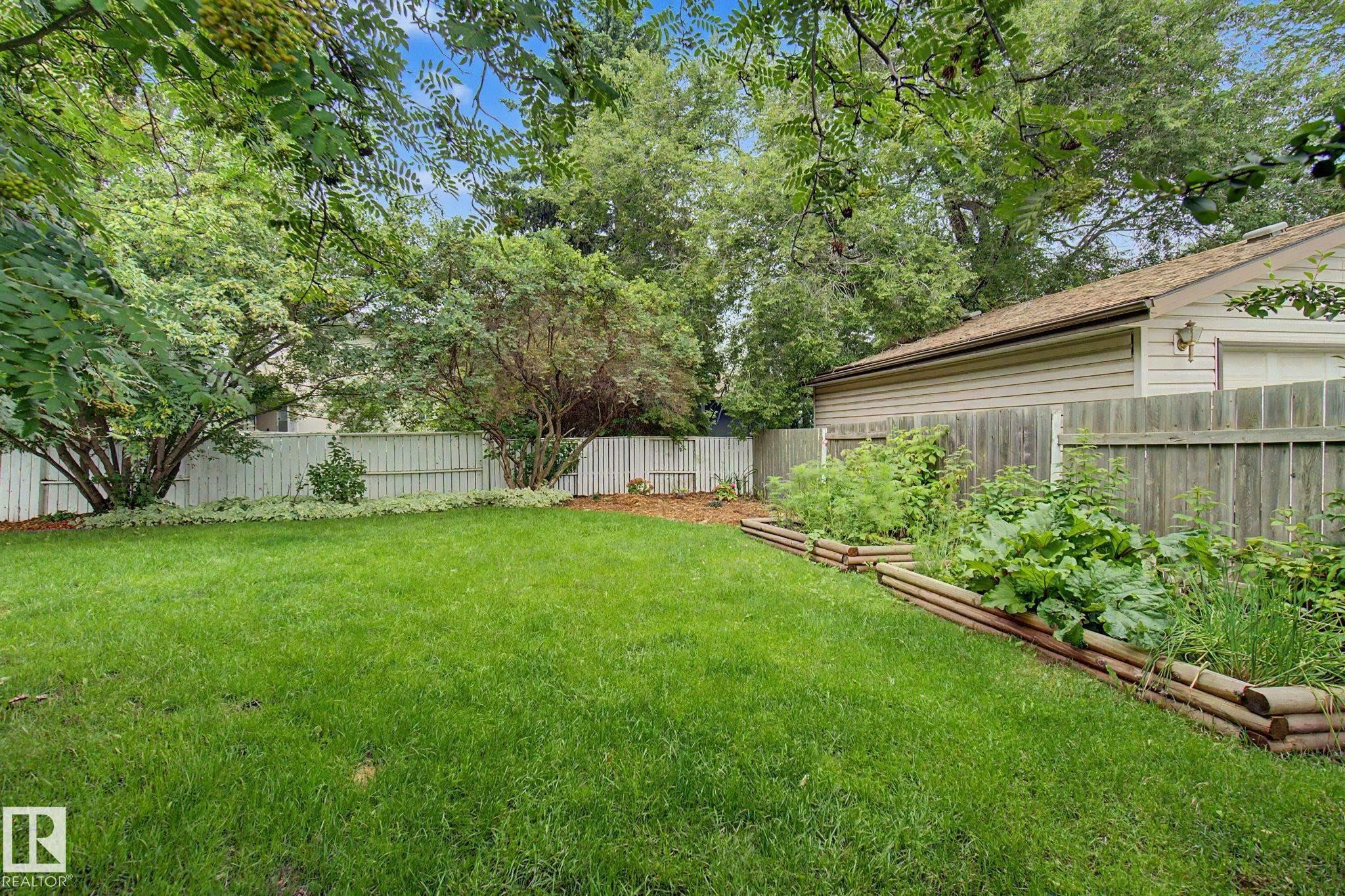 7712 159 Street Nw, Edmonton, AB - Outdoor