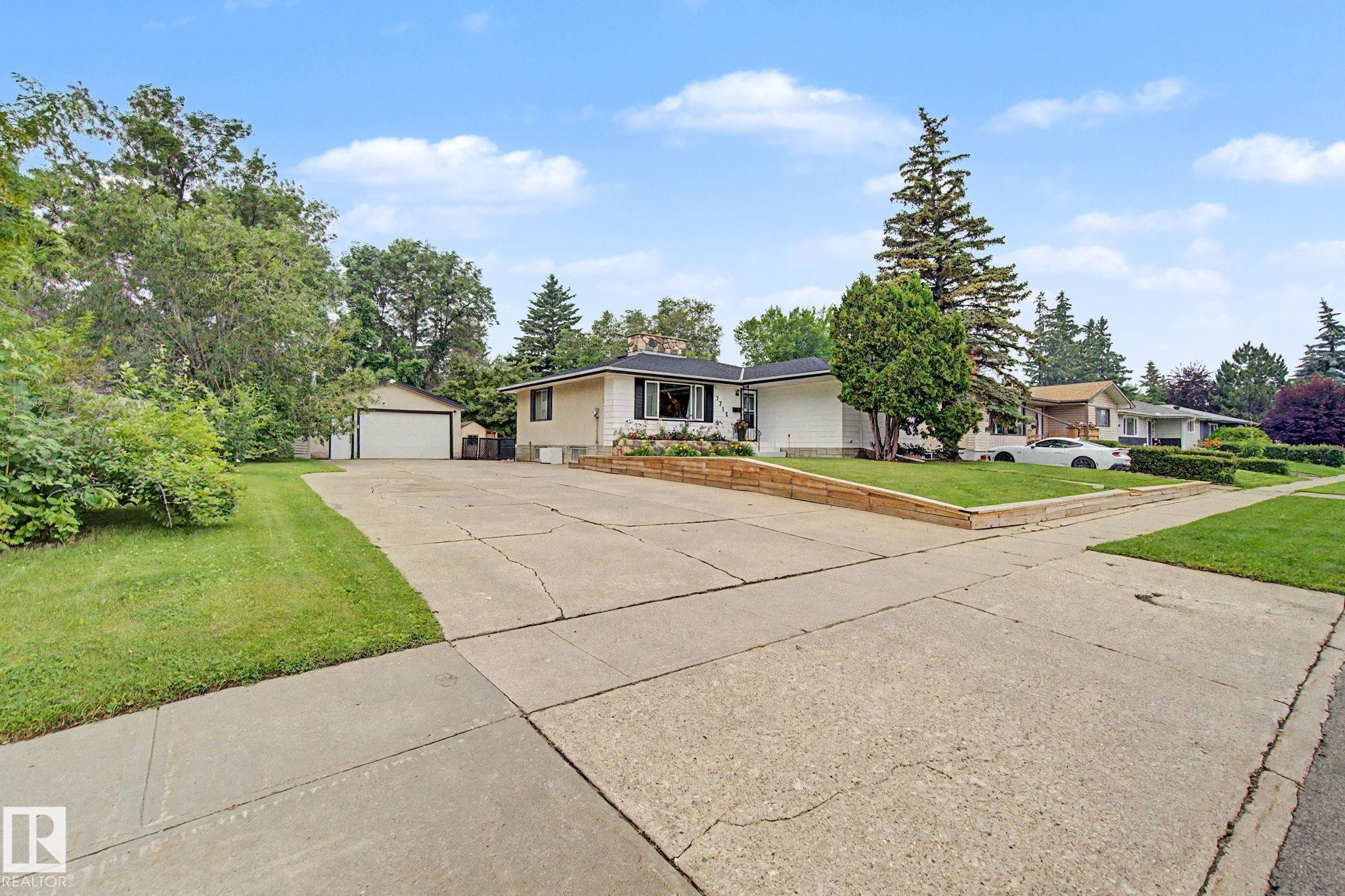 7712 159 Street Nw, Edmonton, AB - Outdoor