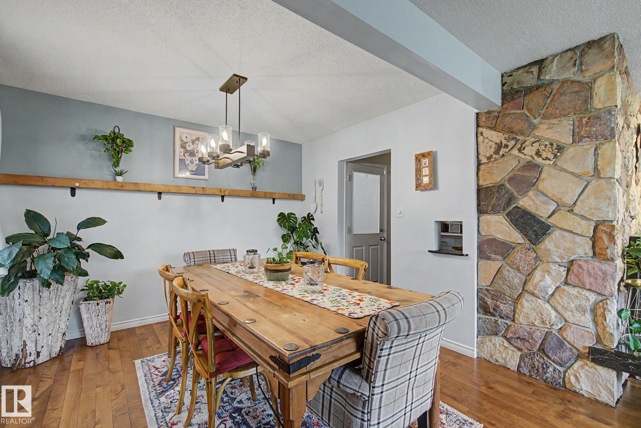 7712 159 Street Nw, Edmonton, AB - Indoor Photo Showing Dining Room