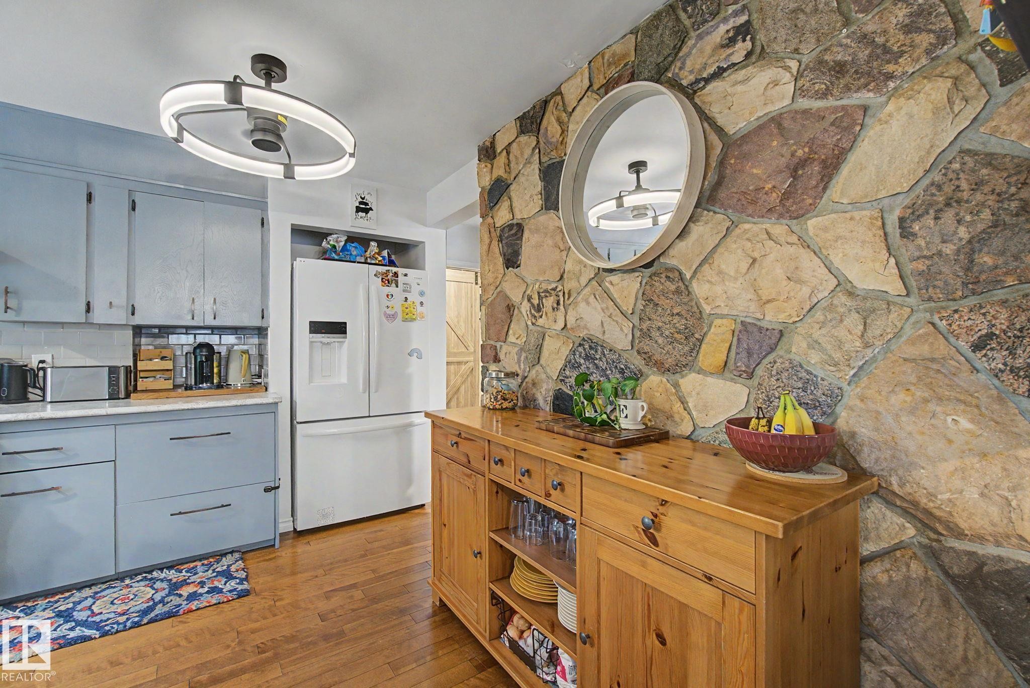 7712 159 Street Nw, Edmonton, AB - Indoor Photo Showing Kitchen