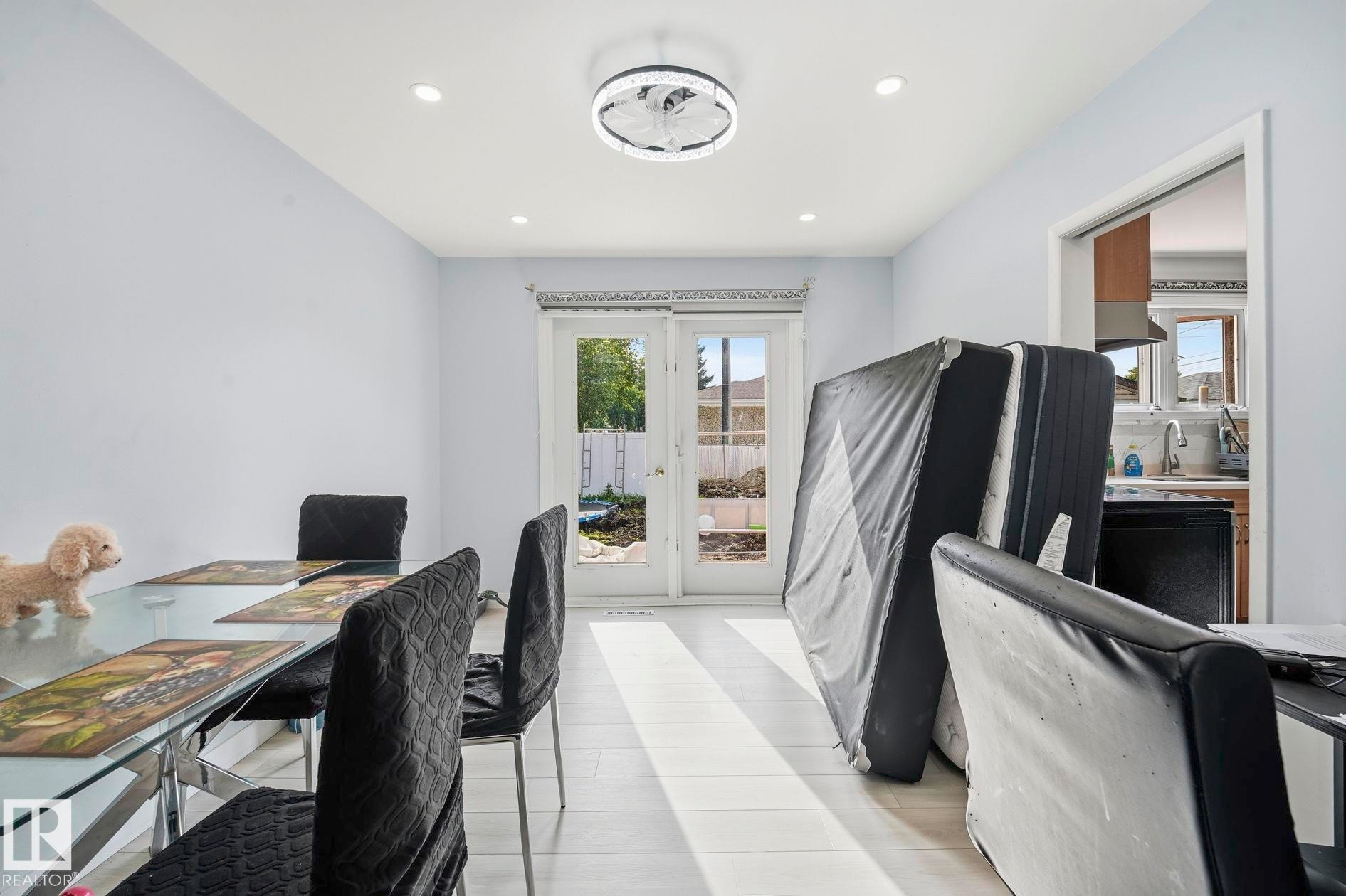 9302 165 Street Nw, Edmonton, AB - Indoor Photo Showing Office