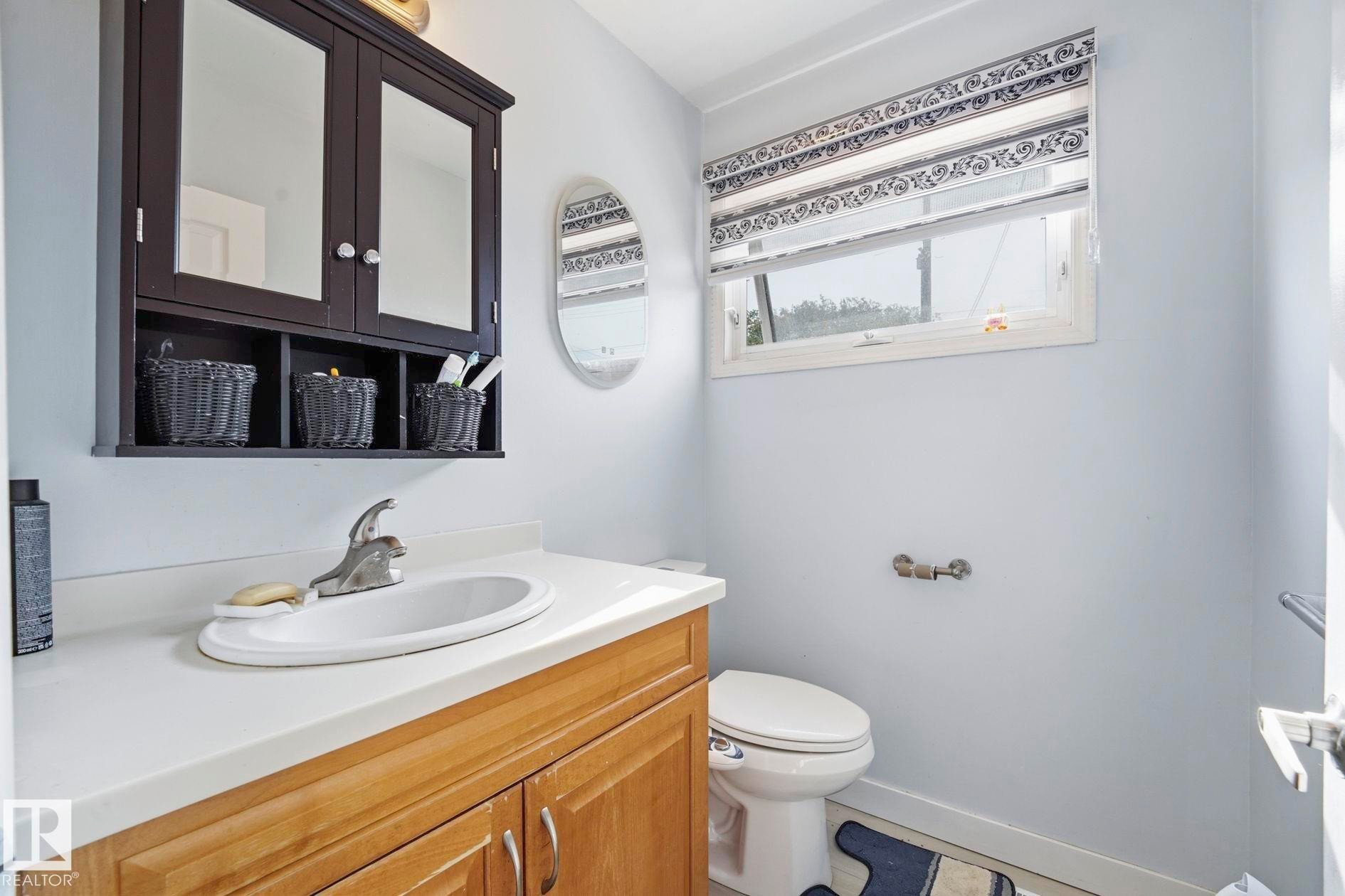 9302 165 Street Nw, Edmonton, AB - Indoor Photo Showing Bathroom