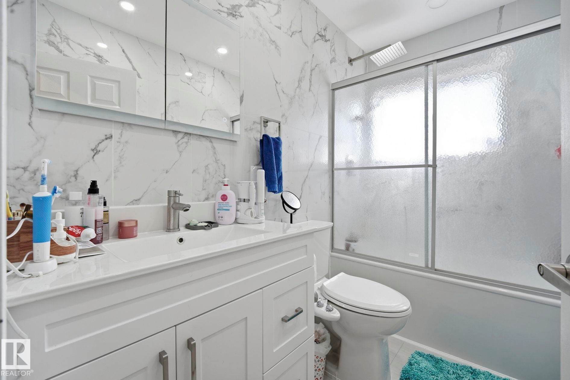9302 165 Street Nw, Edmonton, AB - Indoor Photo Showing Bathroom