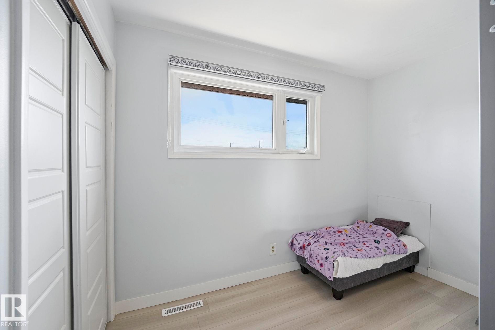 9302 165 Street Nw, Edmonton, AB - Indoor Photo Showing Bedroom