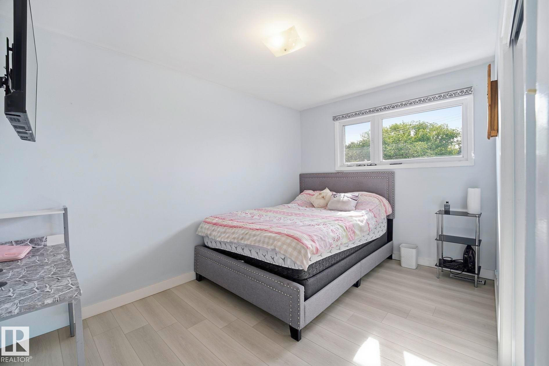 9302 165 Street Nw, Edmonton, AB - Indoor Photo Showing Bedroom