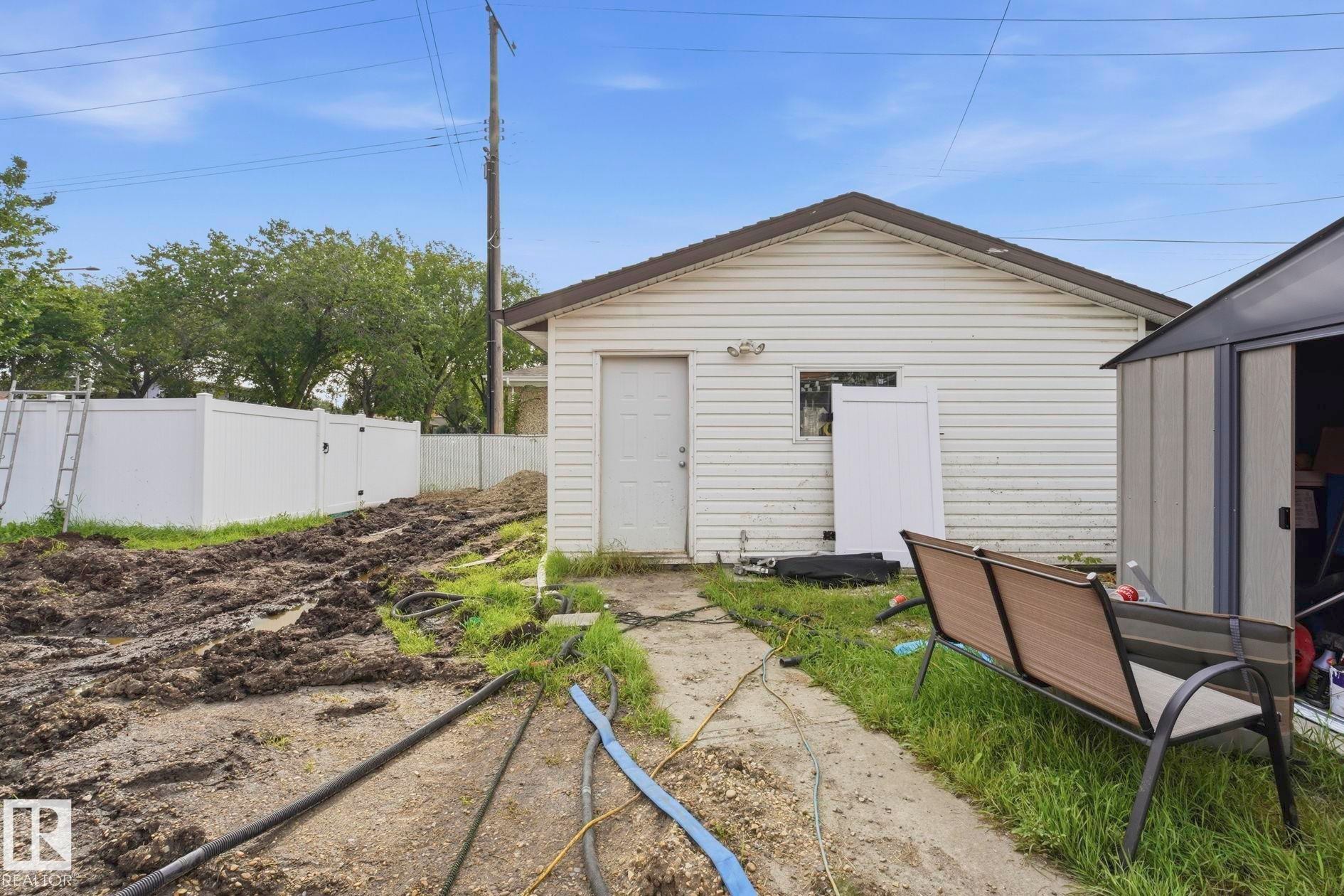 9302 165 Street Nw, Edmonton, AB - Outdoor
