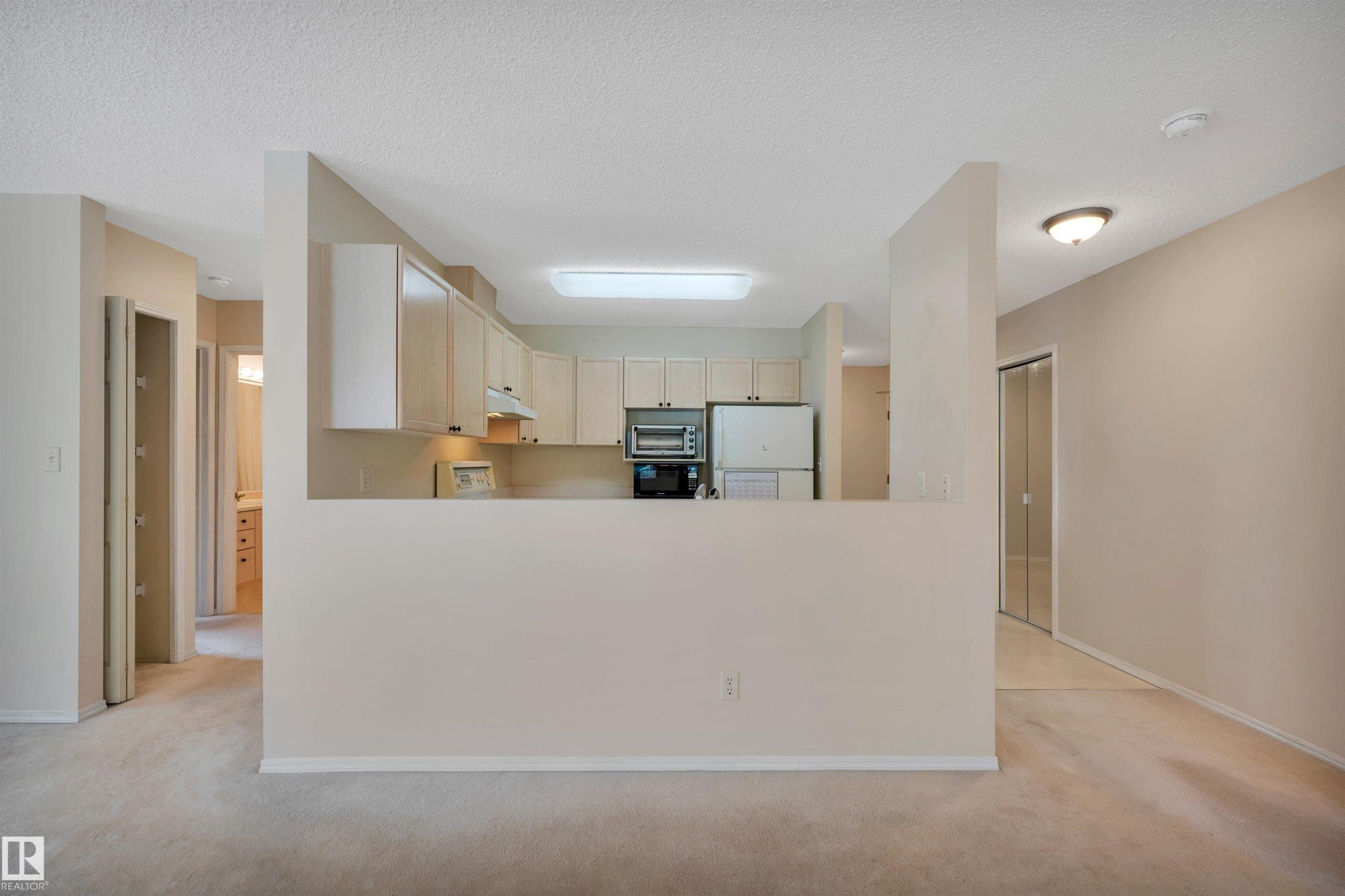 #209 65 Gervais Rd, St. Albert, AB - Indoor Photo Showing Kitchen