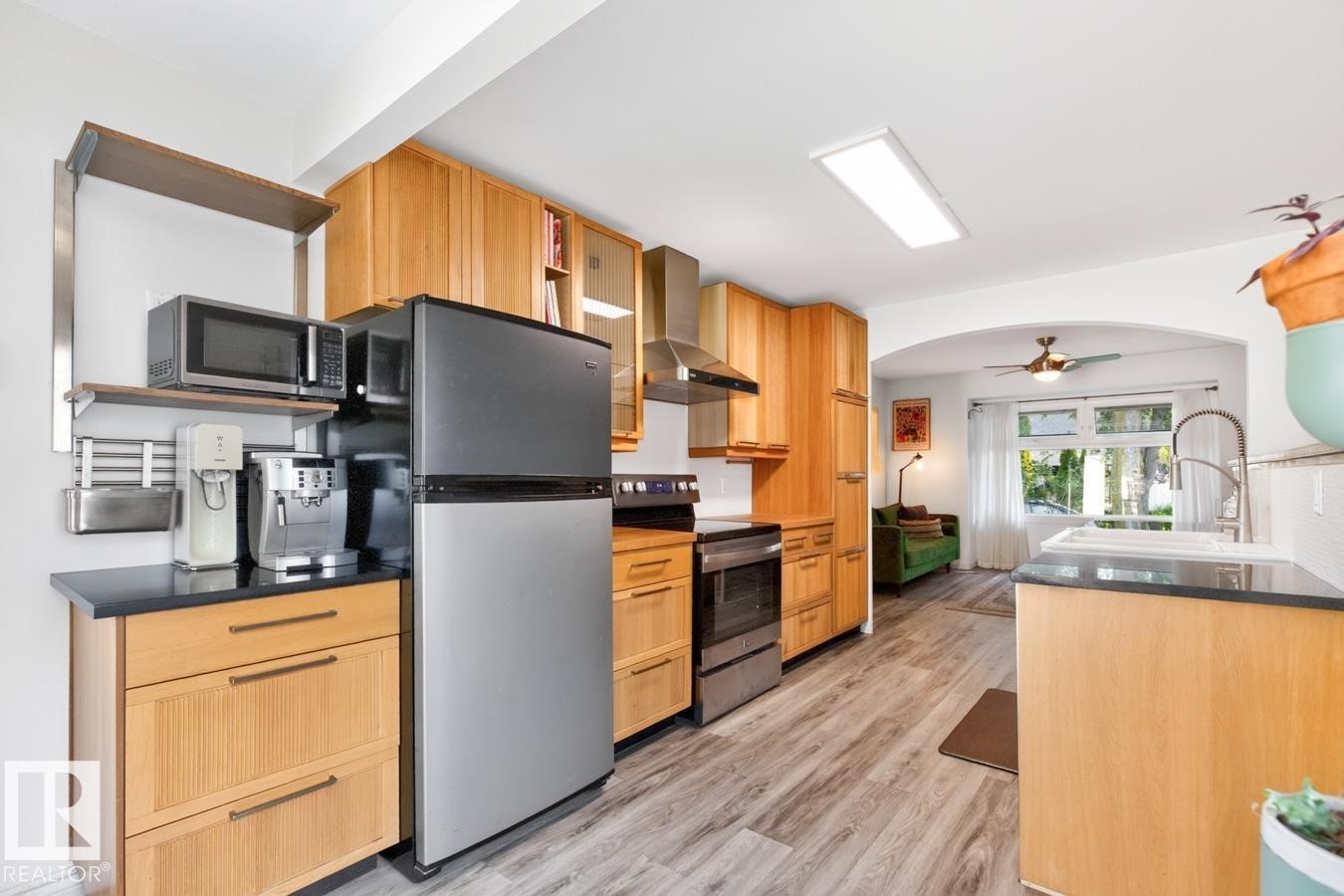 11834 59 Street Nw, Edmonton, AB - Indoor Photo Showing Kitchen