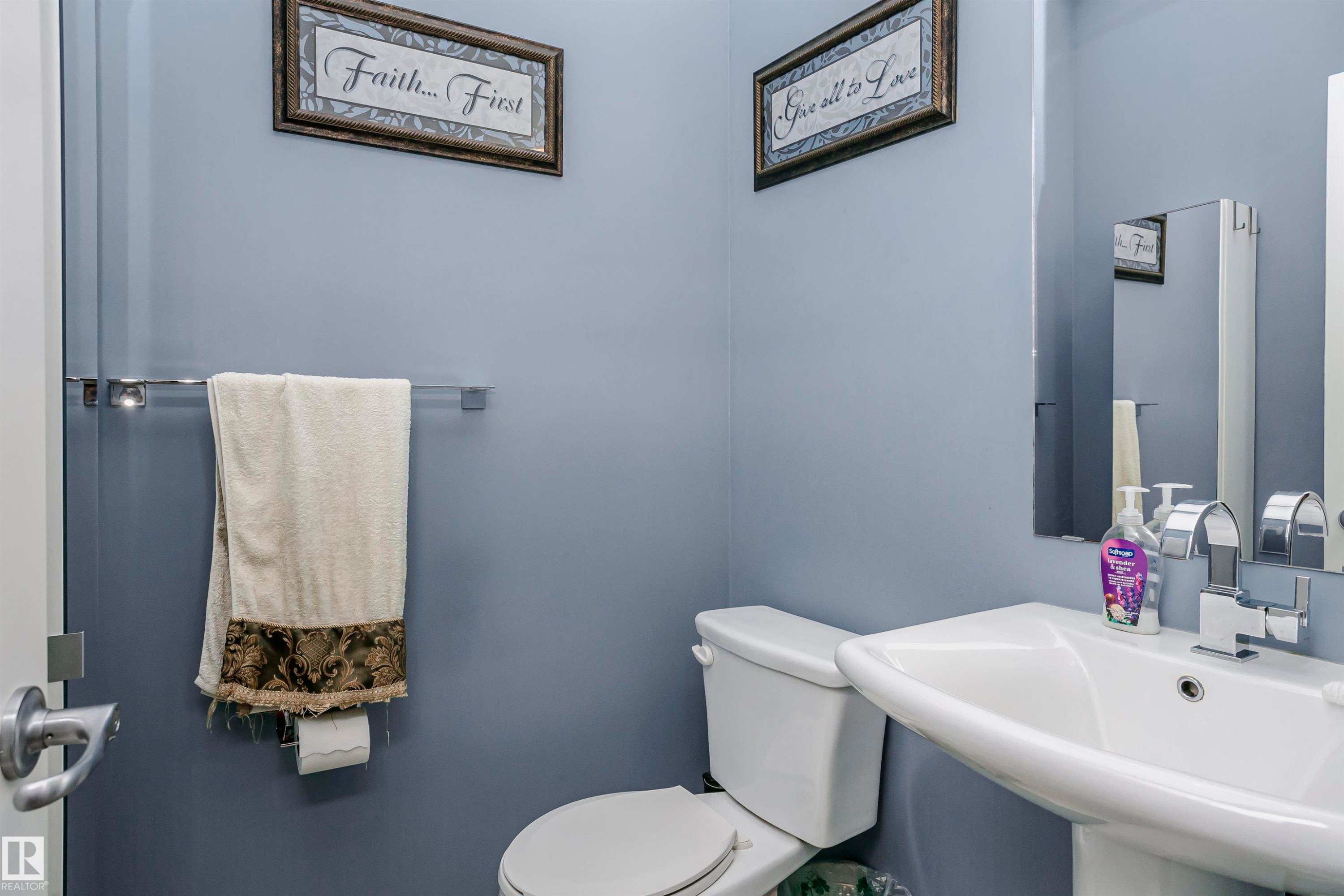 15848 13 Avenue Sw, Edmonton, AB - Indoor Photo Showing Bathroom