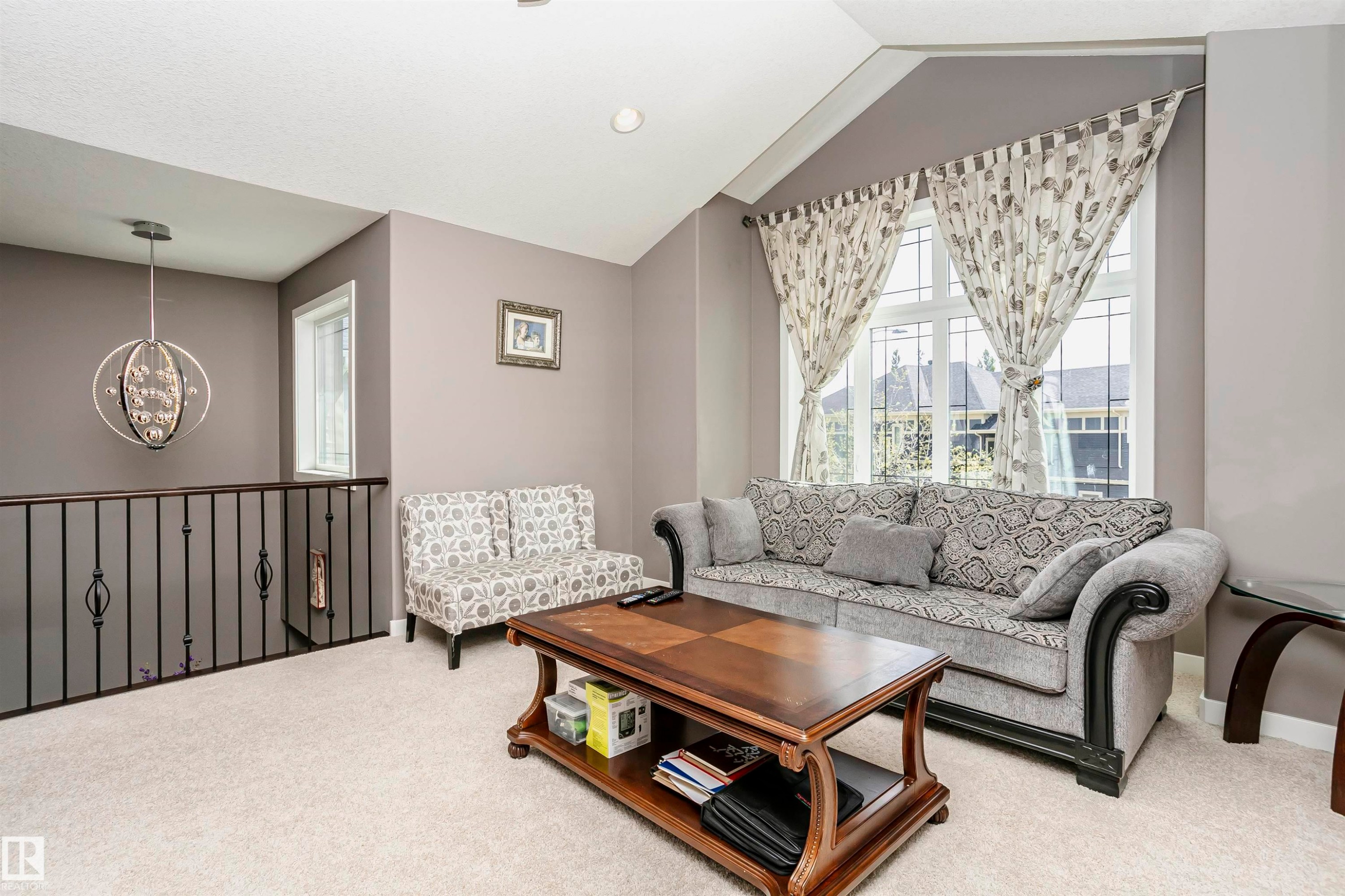 15848 13 Avenue Sw, Edmonton, AB - Indoor Photo Showing Living Room